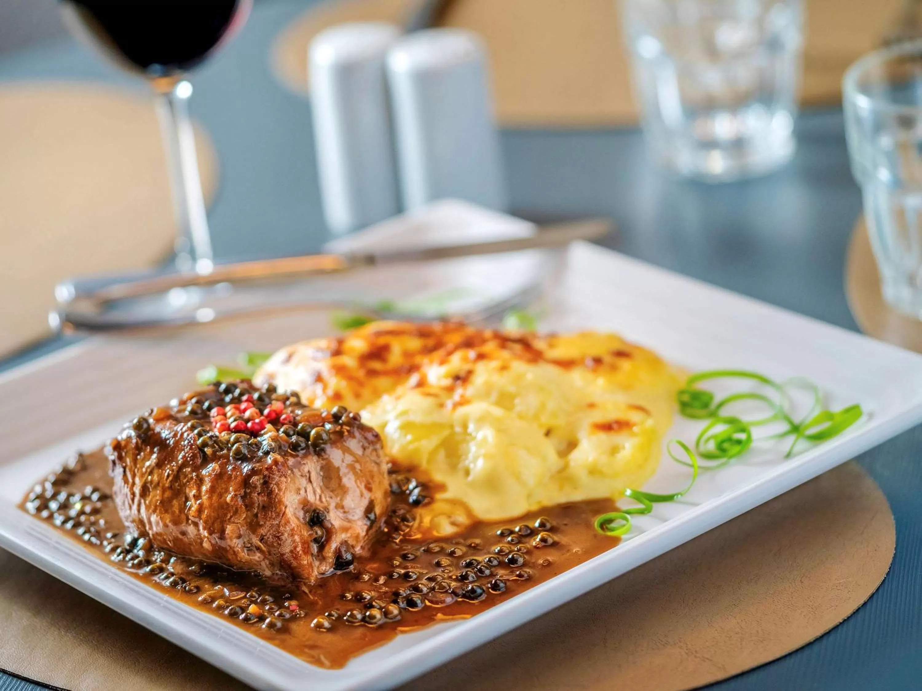 Restaurant/places to eat in Mercure Guarulhos Aeroporto