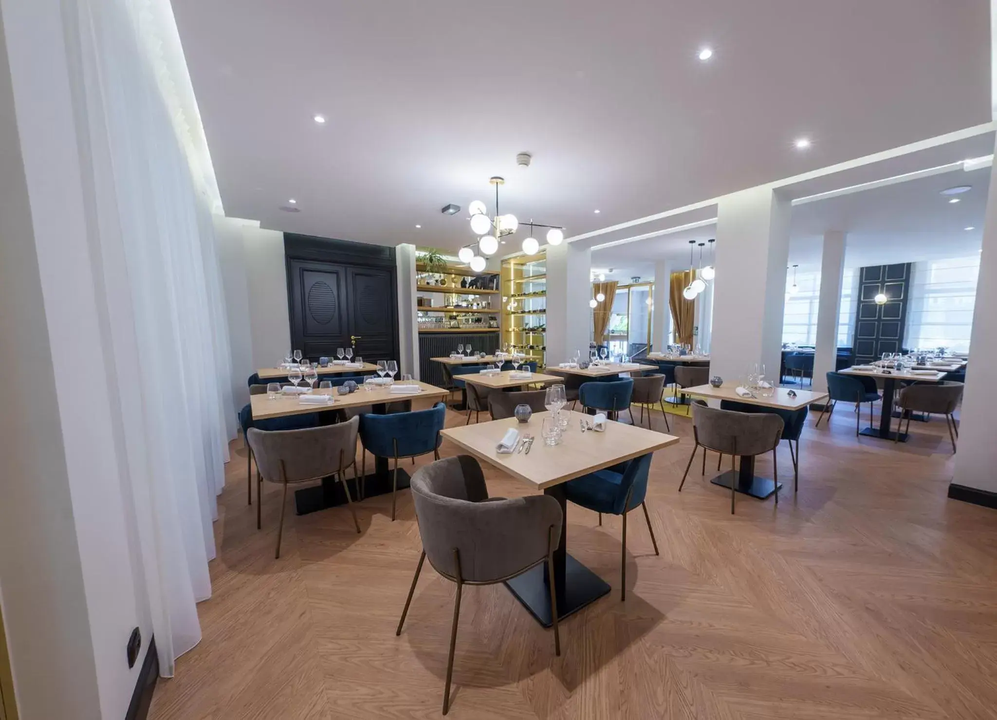 Dining area, Restaurant/Places to Eat in Hôtel Le Picardy