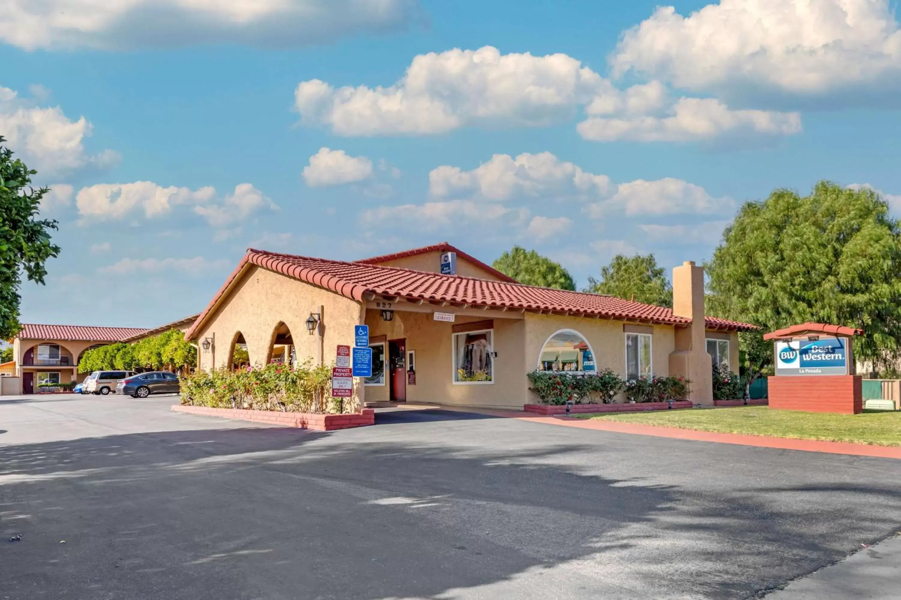 Bedroom, Property Building in Best Western La Posada Motel