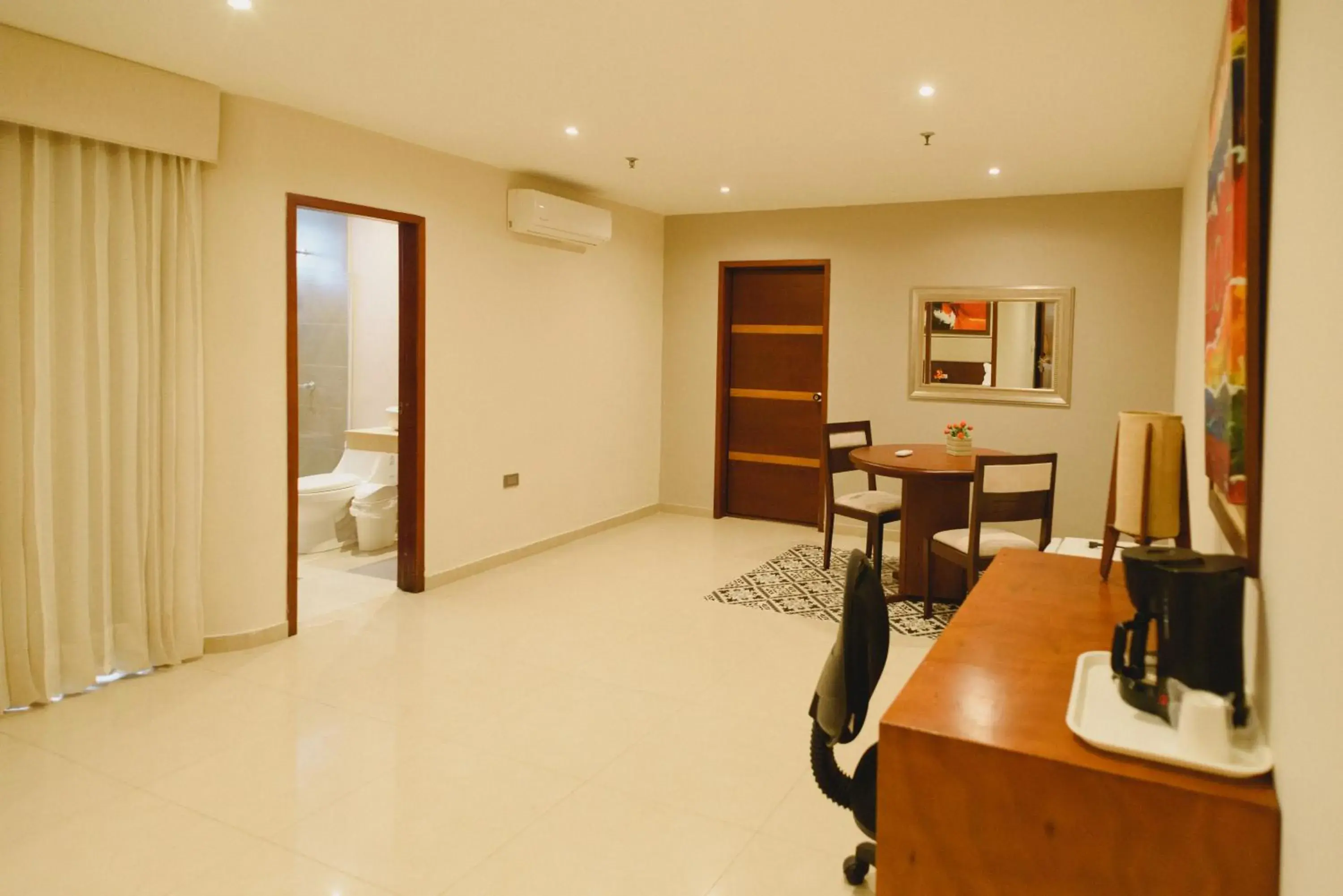 Living room in Howard Johnson Hotel Versalles Barranquilla