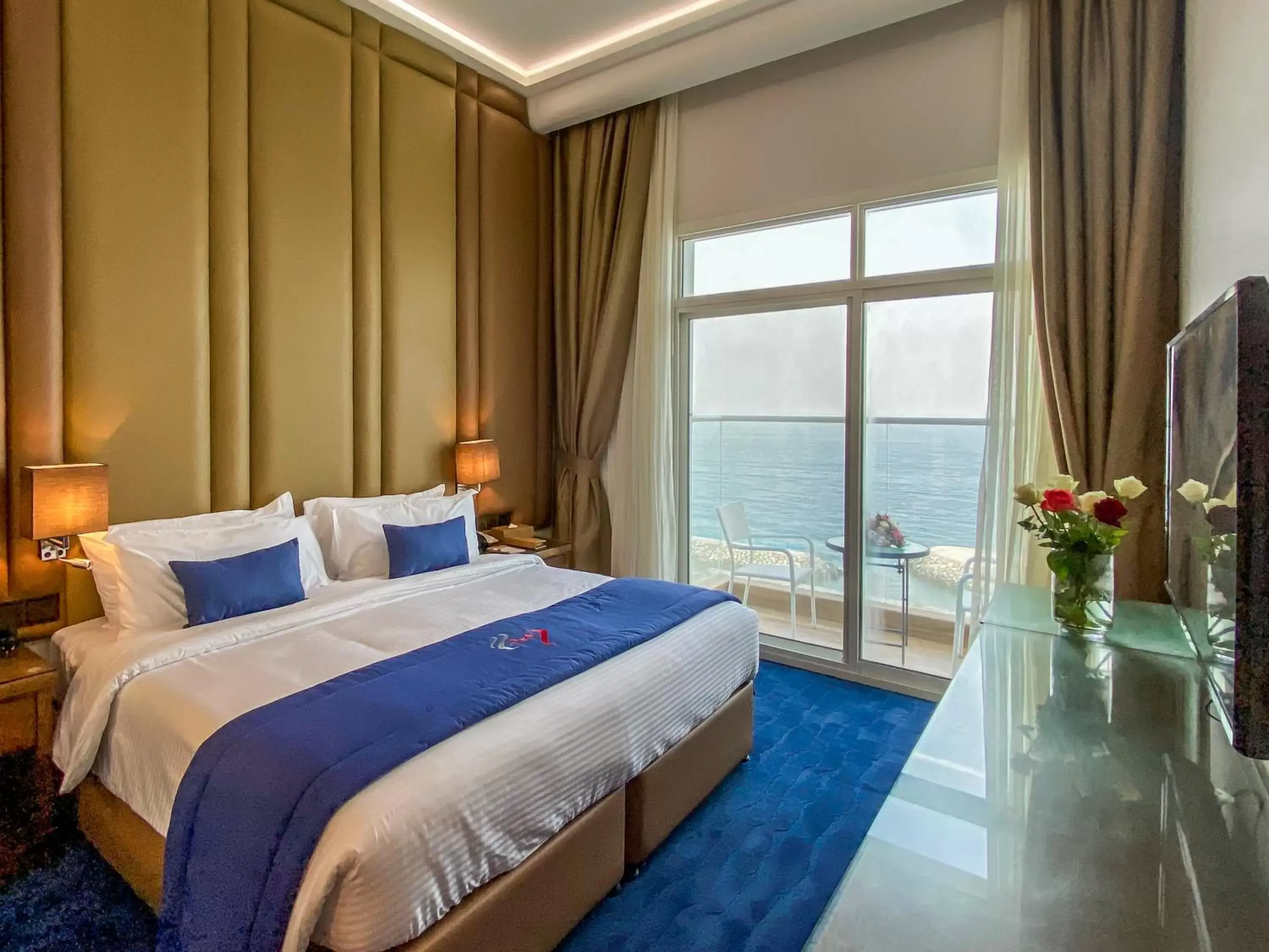 Balcony/Terrace, Bed in Mirage Bab Al Bahr Beach Hotel