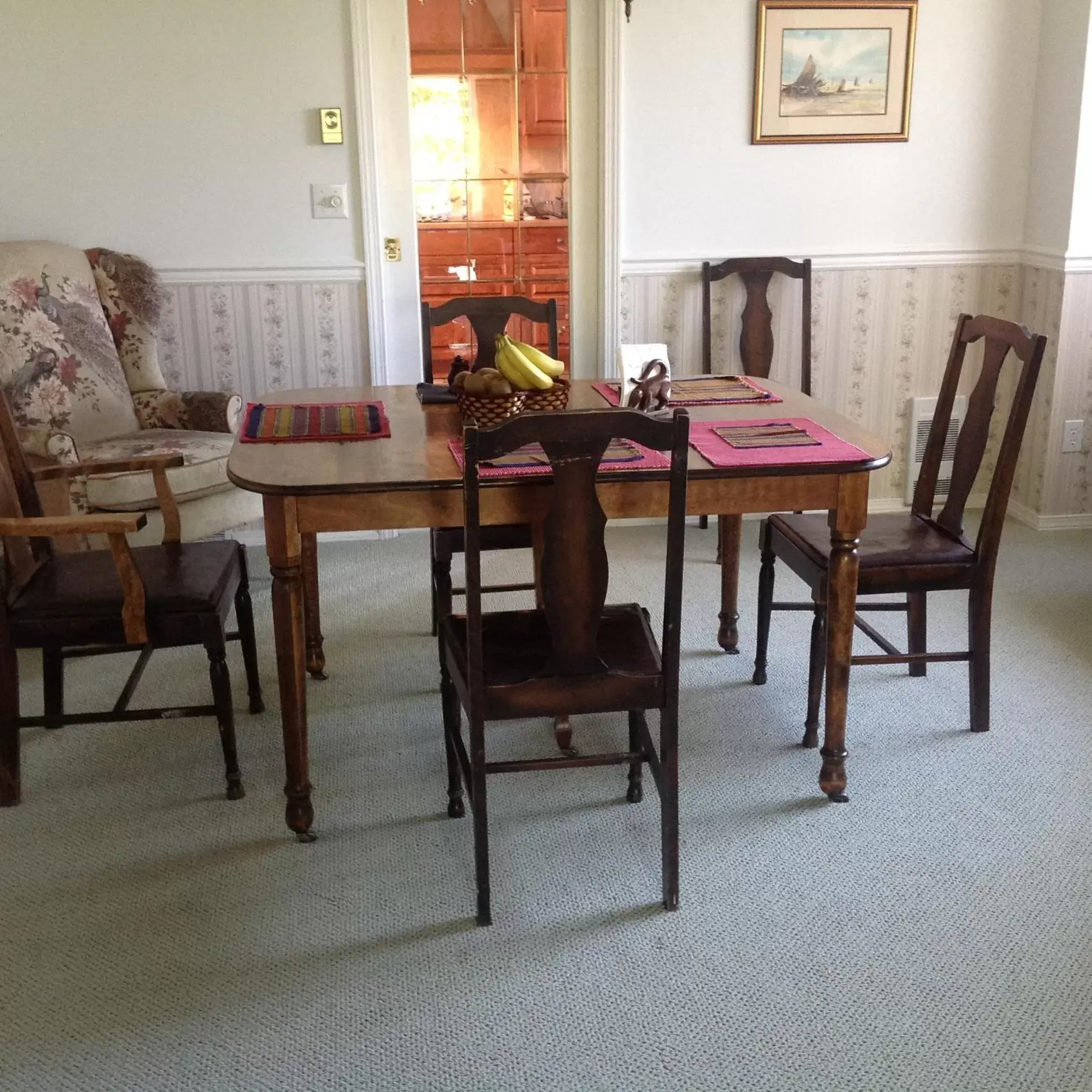 Dining area, Seating Area in Laurel's Cottage by Elevate Rooms