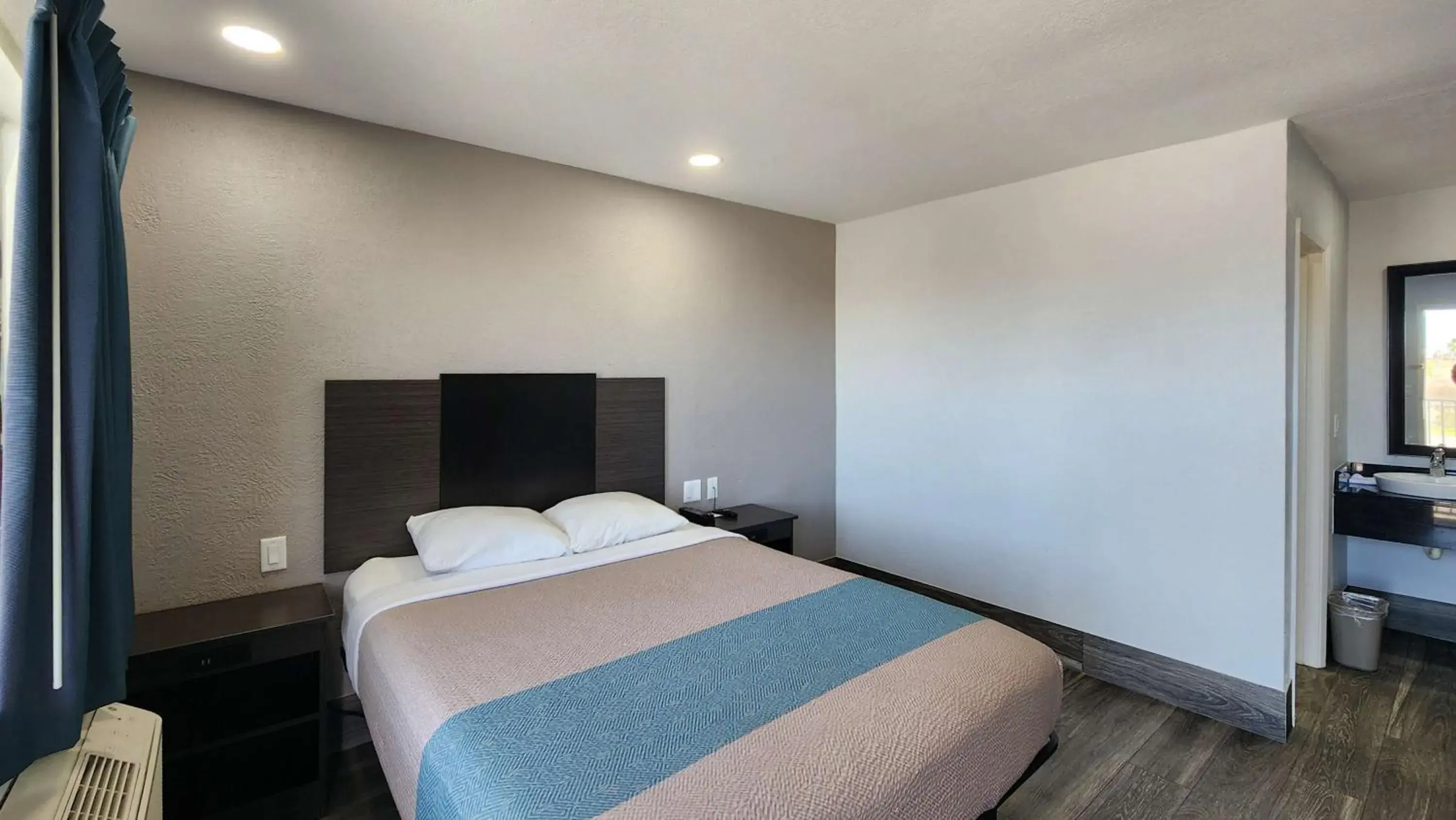 Bedroom, Bed in Motel 6-Galveston, TX Bedroom, Bed in Motel 6-Galveston, TX