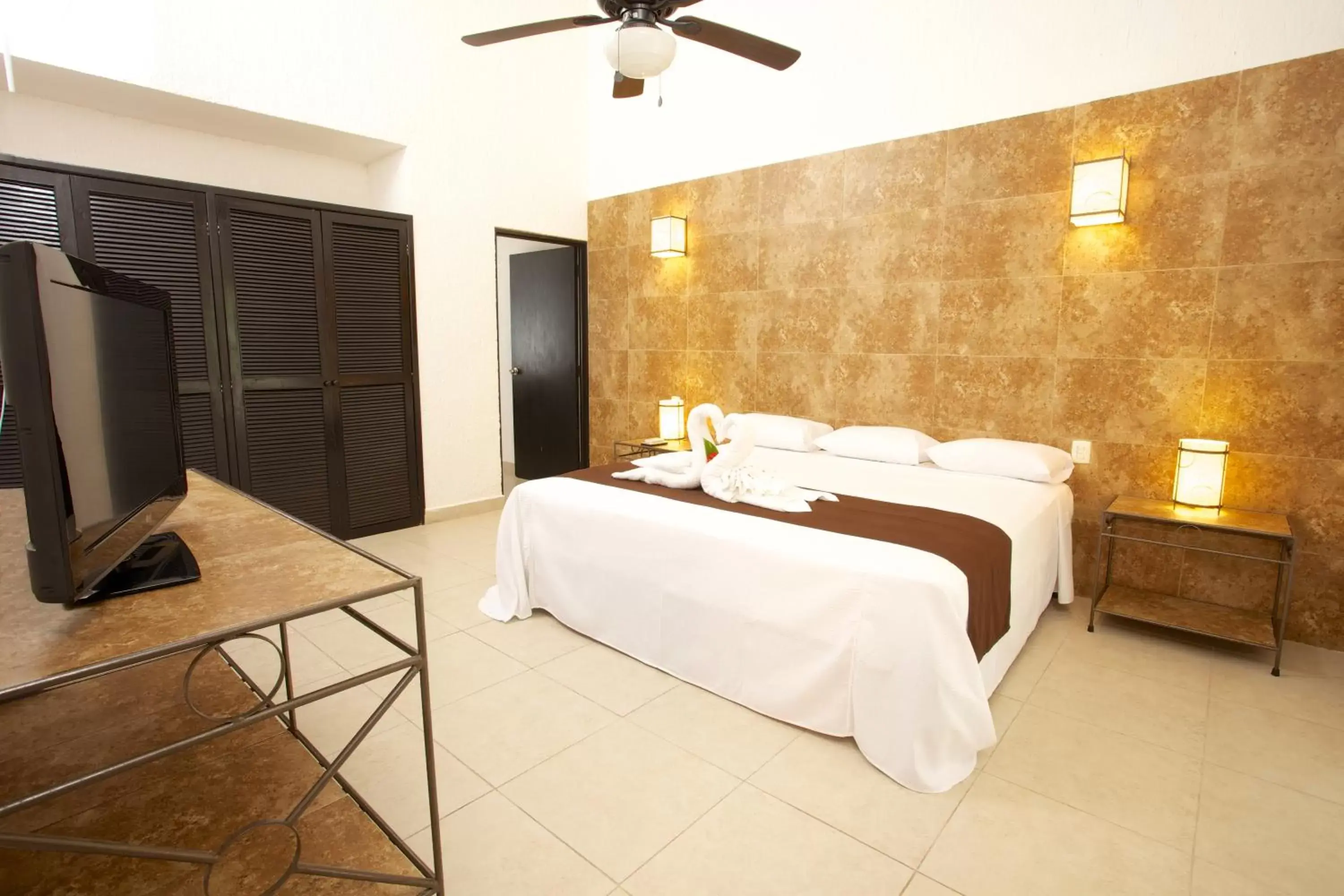 Photo of the whole room, Bed in Tukan Hotel Playa del Carmen