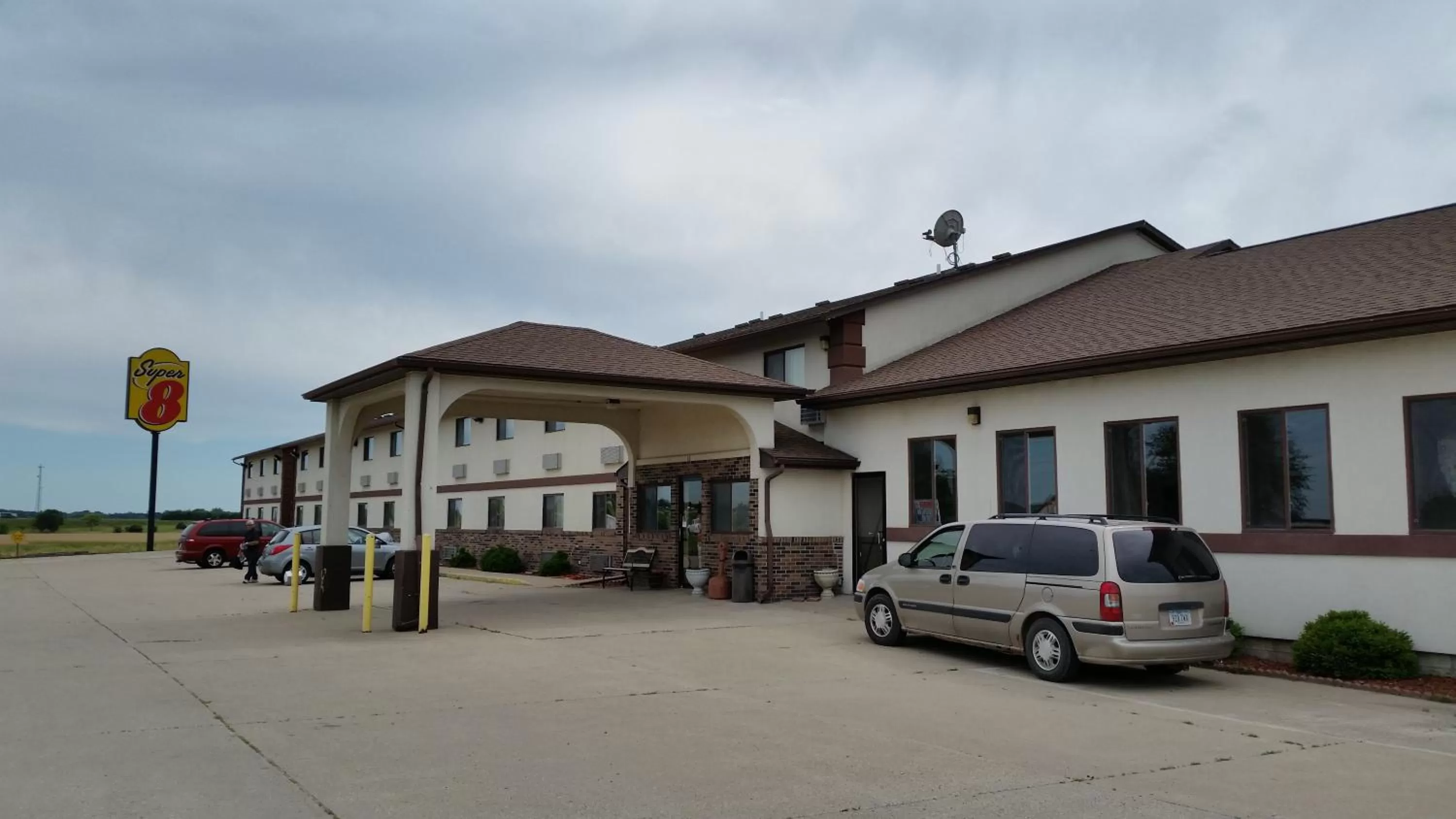 Facade/entrance in Super 8 by Wyndham Grinnell IA
