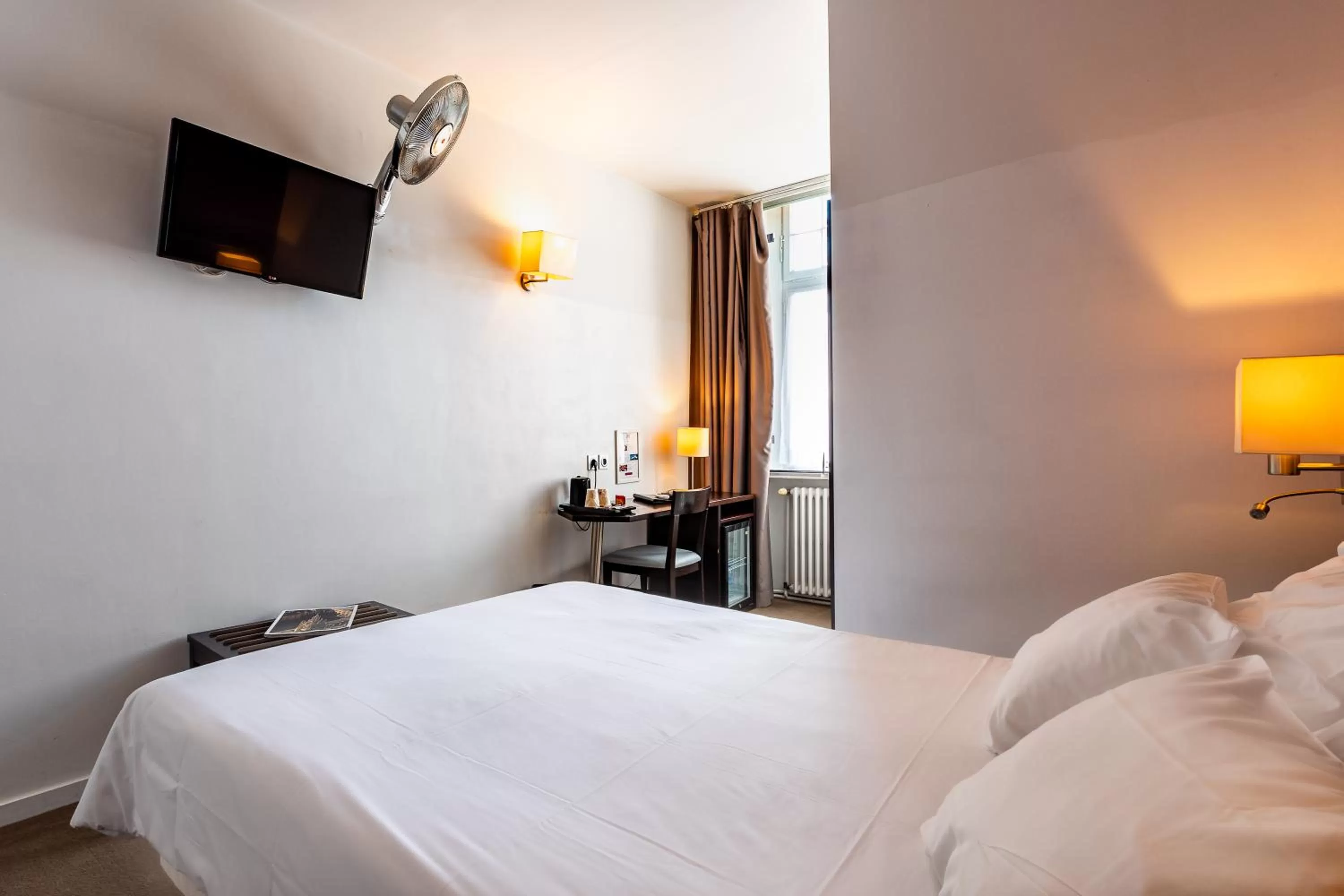 Bedroom, Bed in Hôtel Le Mondon Metz