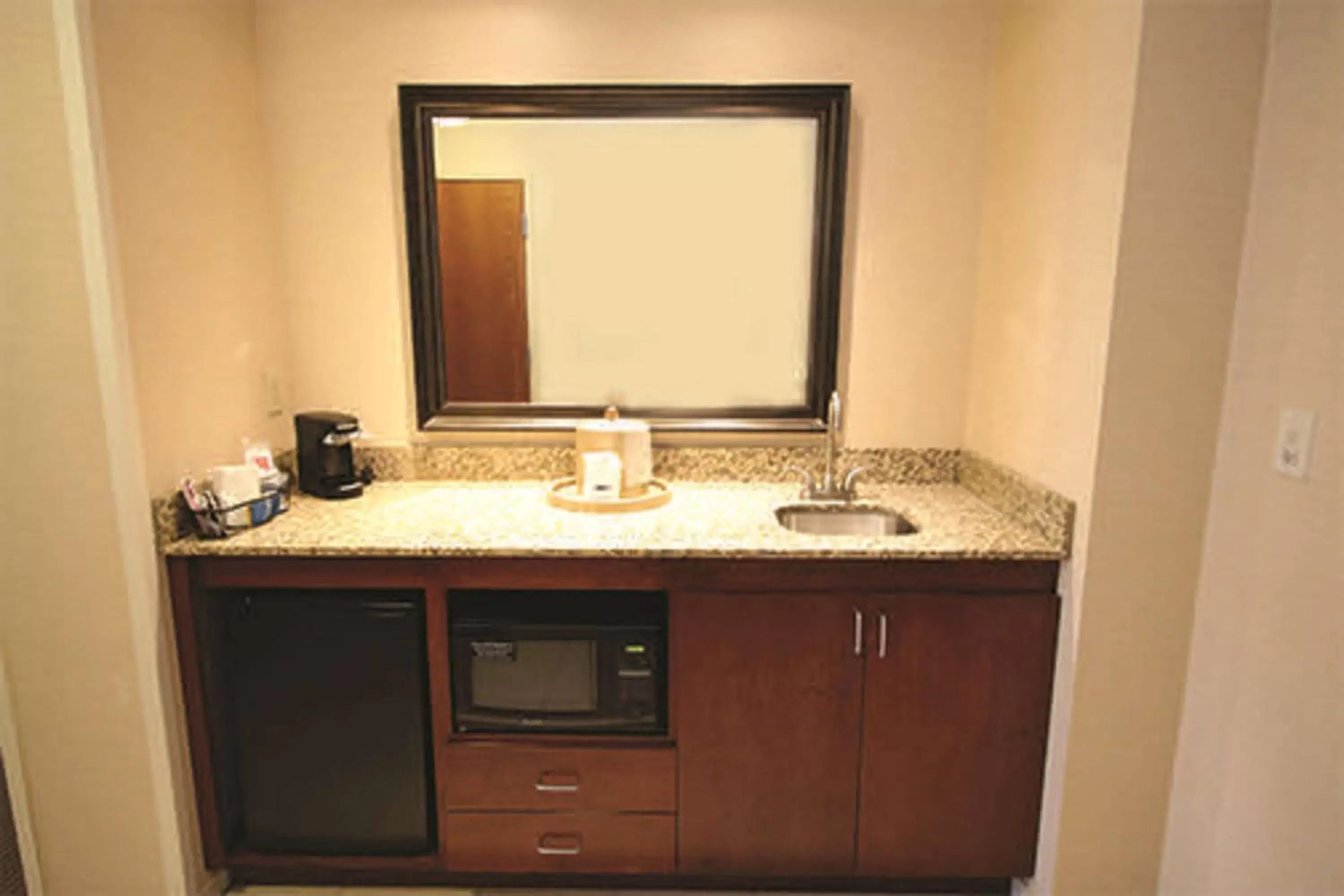 Bathroom in Hampton Inn Detroit/Auburn Hills-North