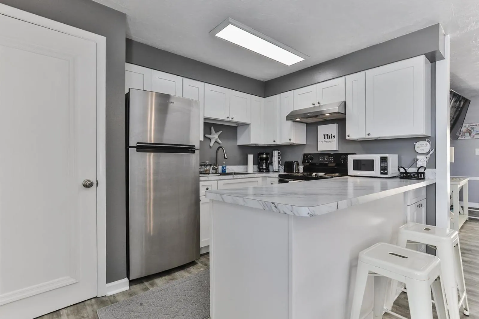 Kitchen or kitchenette in Coastal Waters