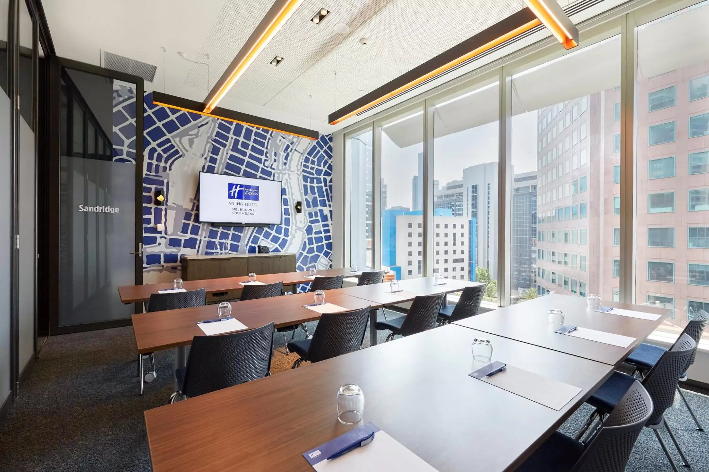 Meeting/conference room, Restaurant/Places to Eat in Holiday Inn Express Melbourne Southbank, an IHG Hotel