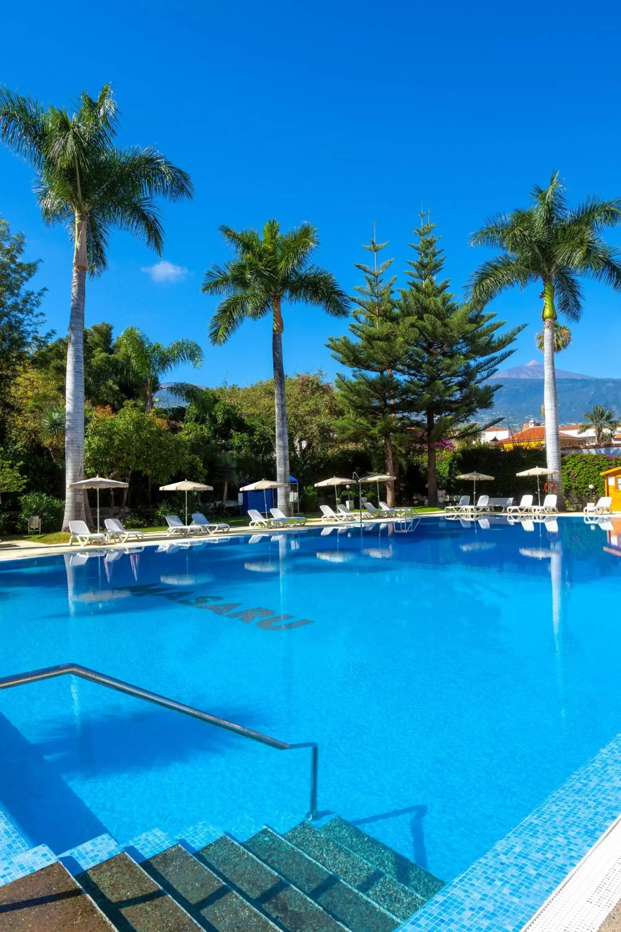 Swimming pool in Apartamentos Masaru Swimming pool in Apartamentos Masaru