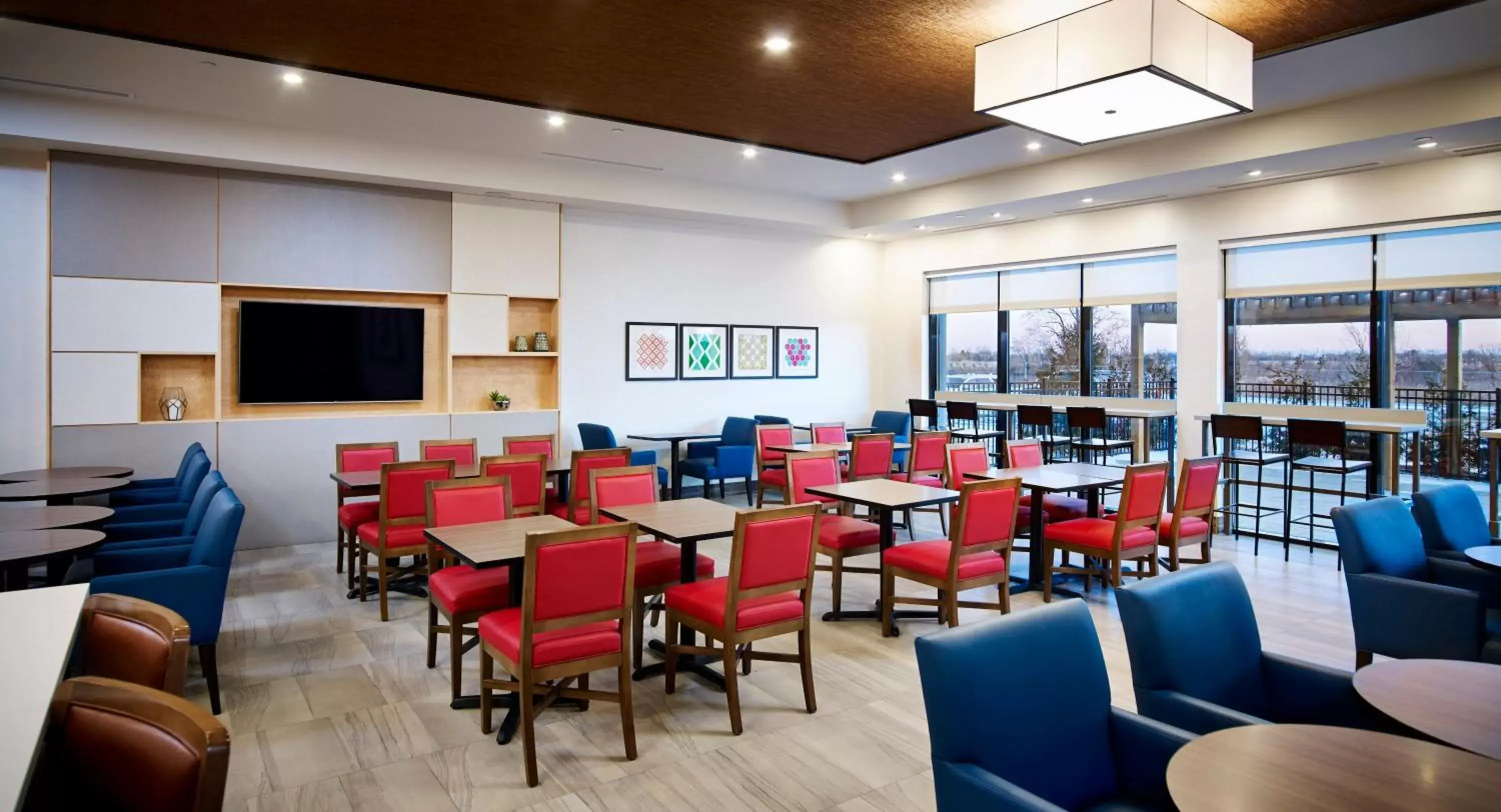 Breakfast, Restaurant/Places to Eat in Holiday Inn Express & Suites - Brantford, an IHG Hotel