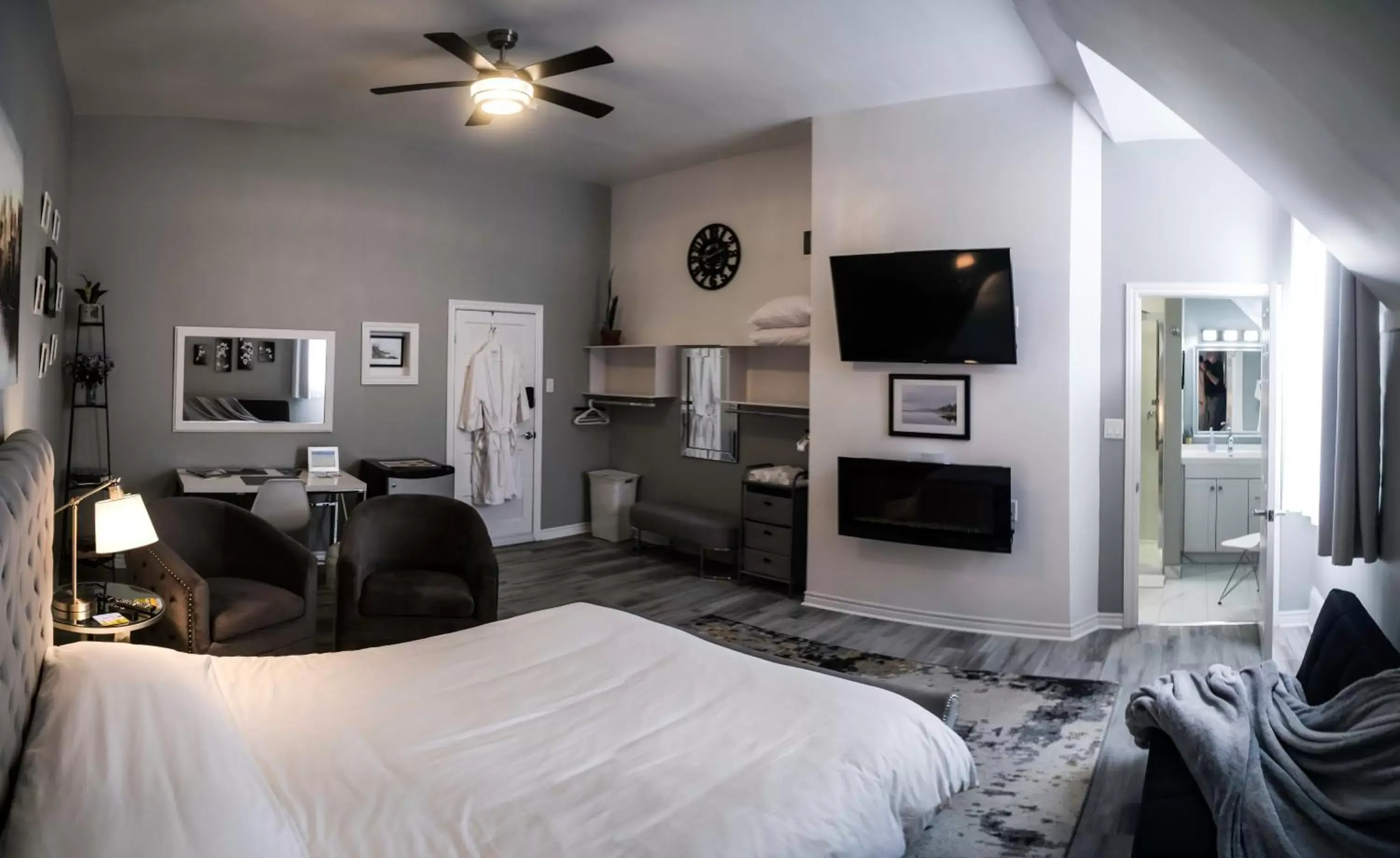 TV and multimedia, Seating Area in Pleasant Street Inn