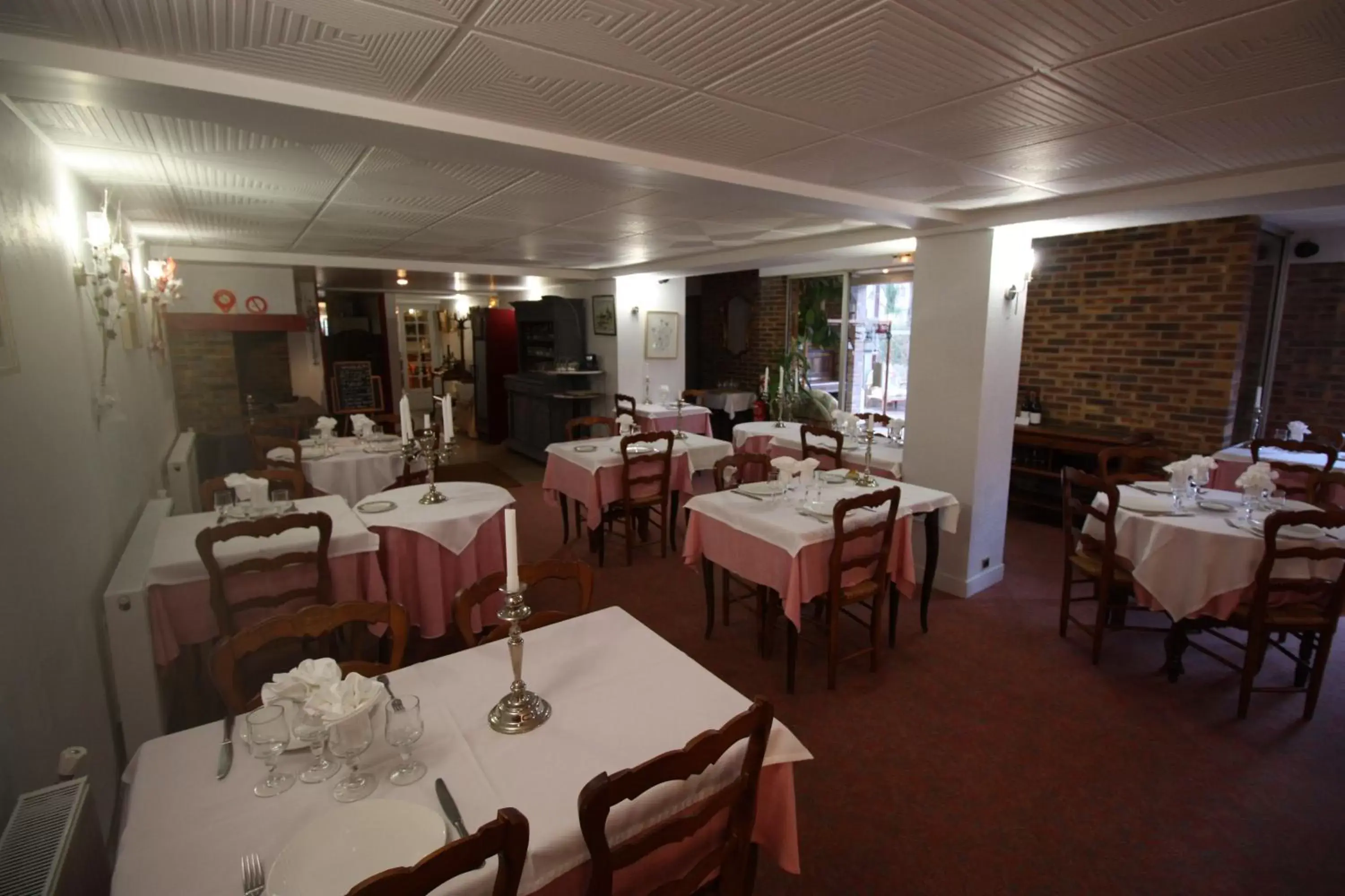 Restaurant/Places to Eat in Hotel Les Deux Sapins