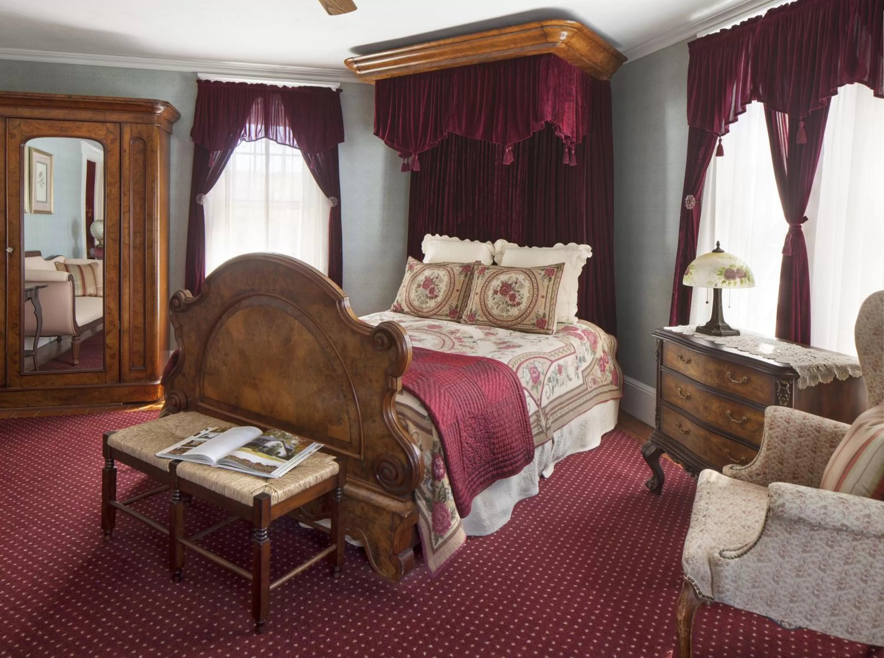 Bed in Isaiah Jones Homestead Bed and Breakfast