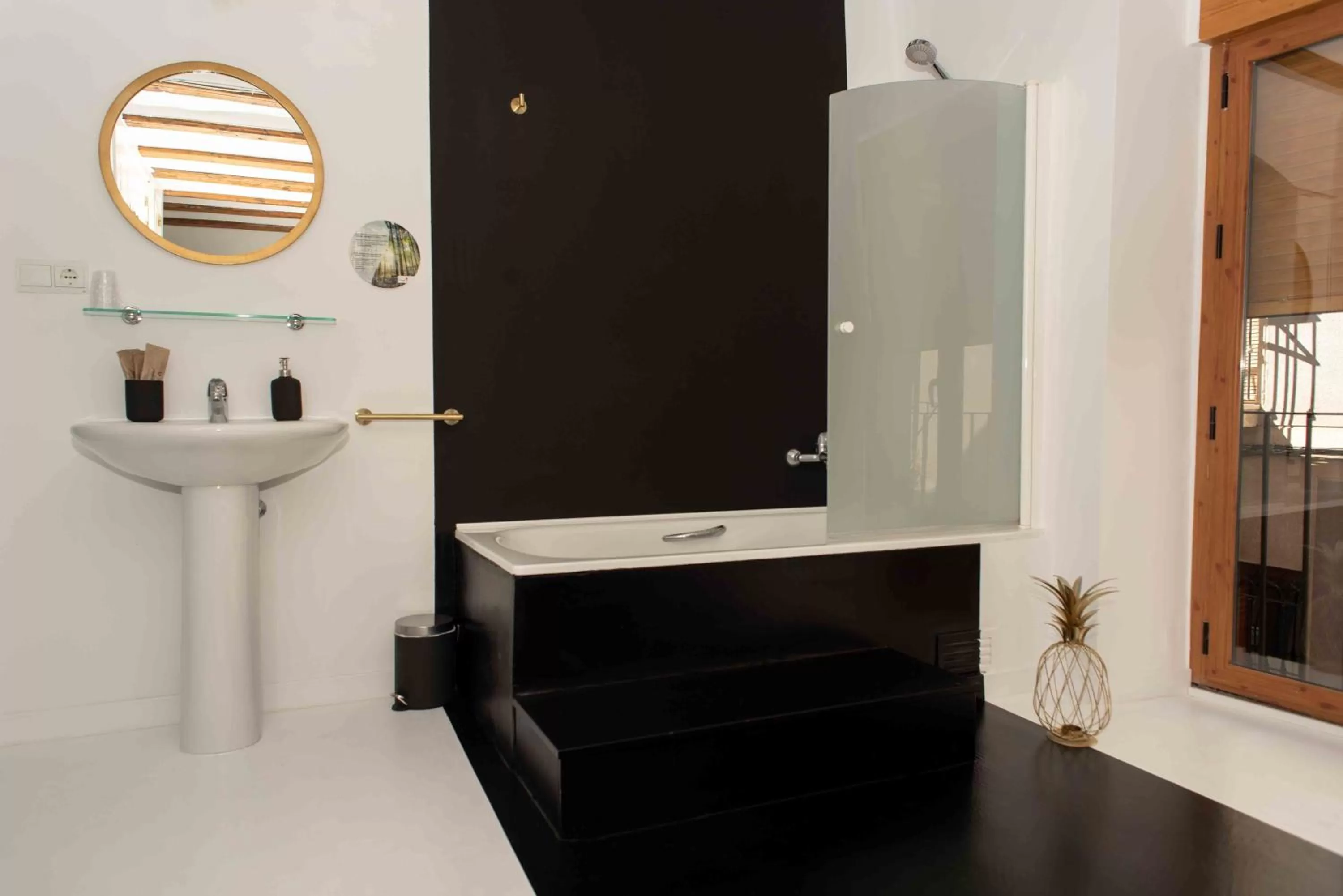 Bathroom in Hotel Almunia