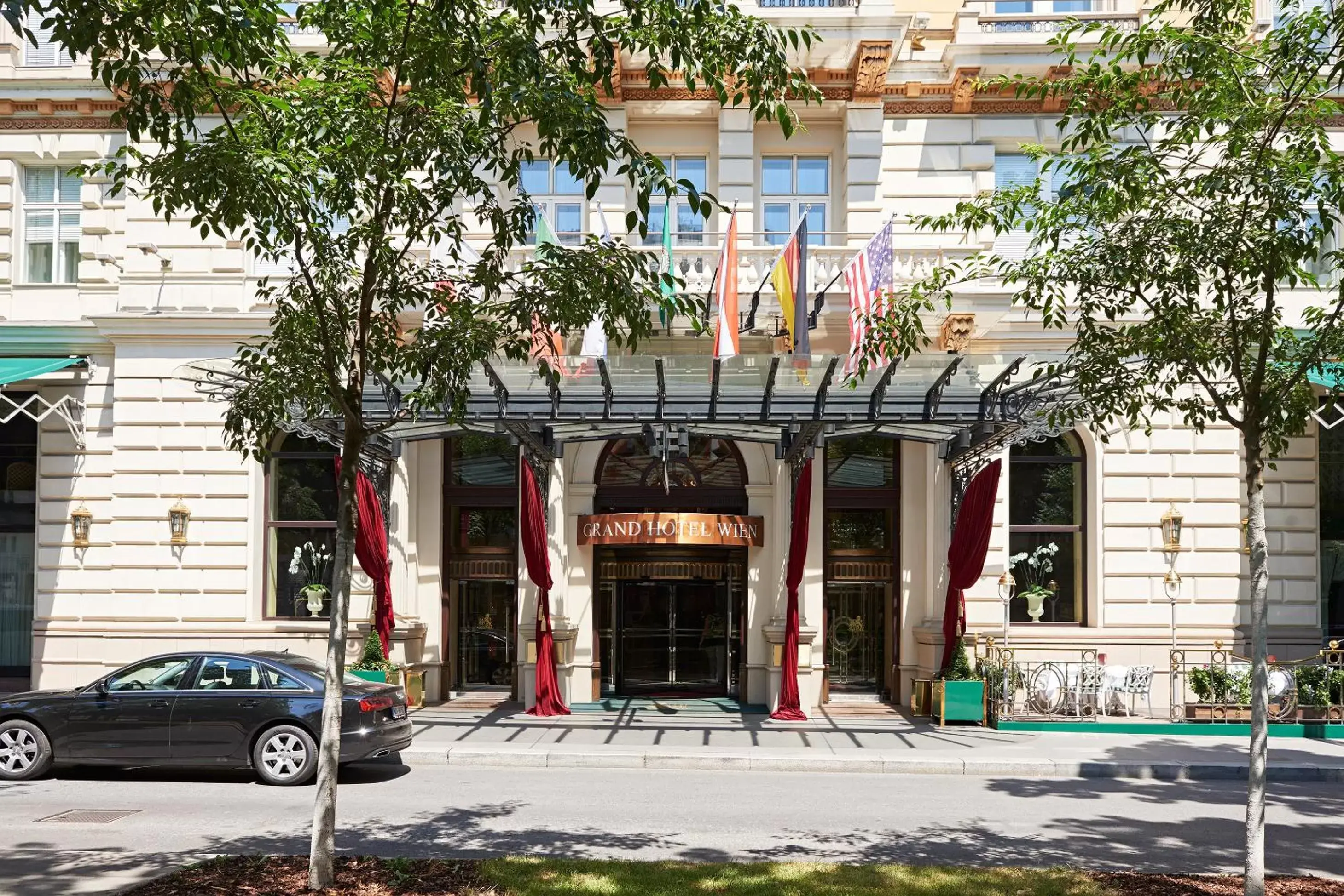 Facade/entrance, Property Building in Grand Hotel Wien