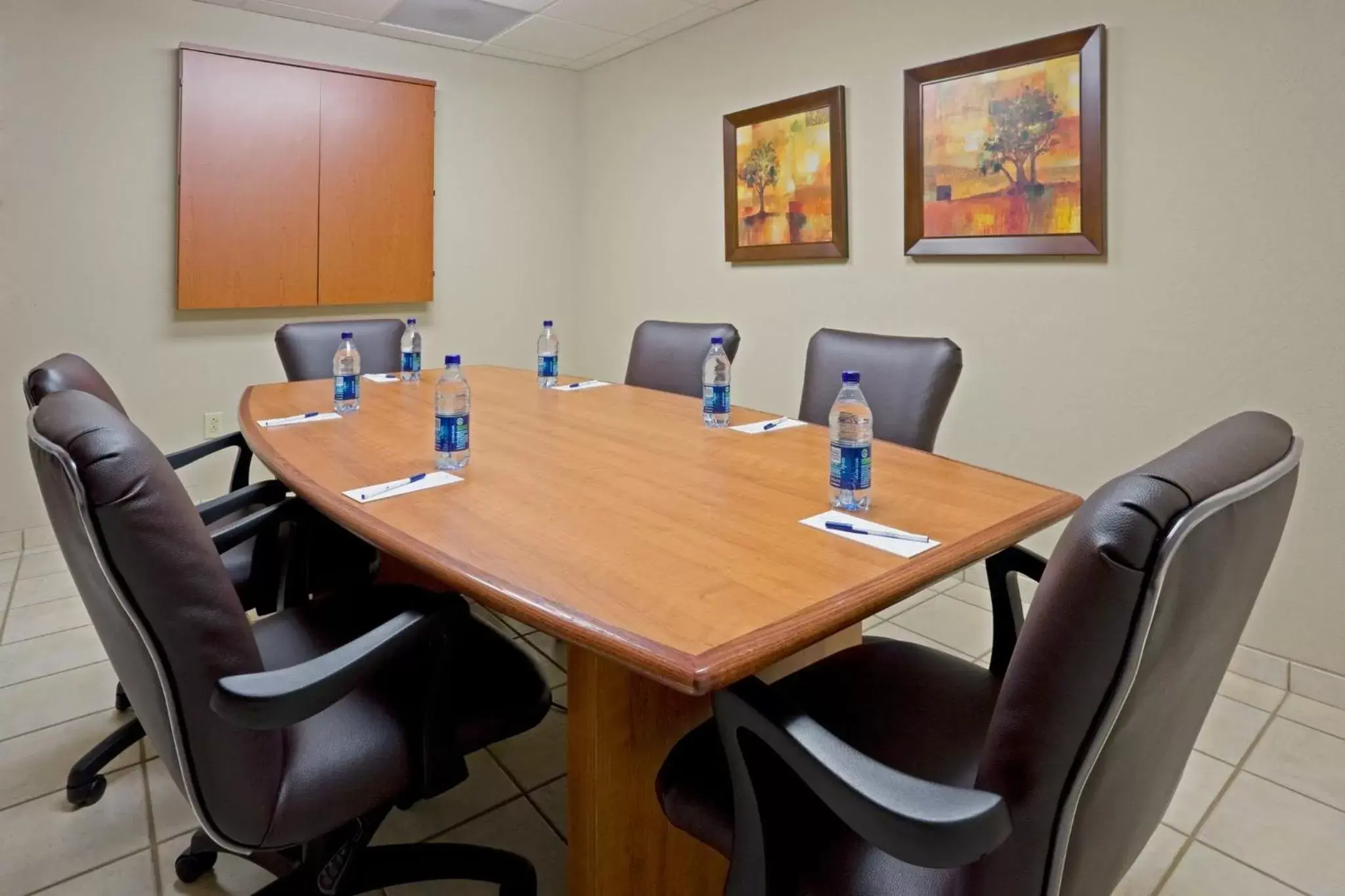 Meeting/conference room in Candlewood Suites Bordentown-Trenton, an IHG Hotel