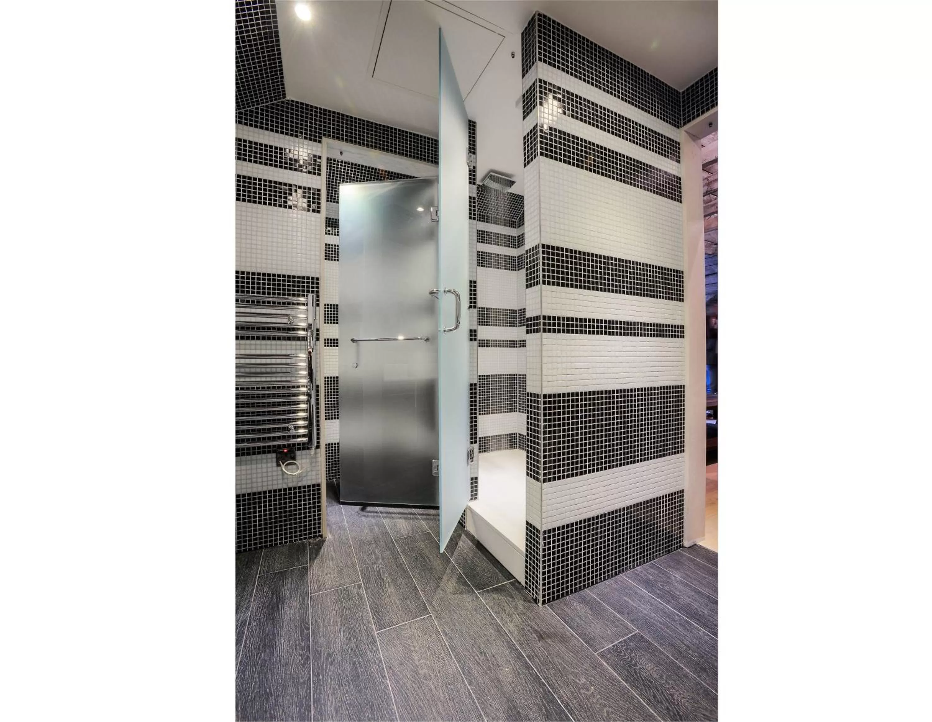 Bathroom, Bed in Stay Central Hotel