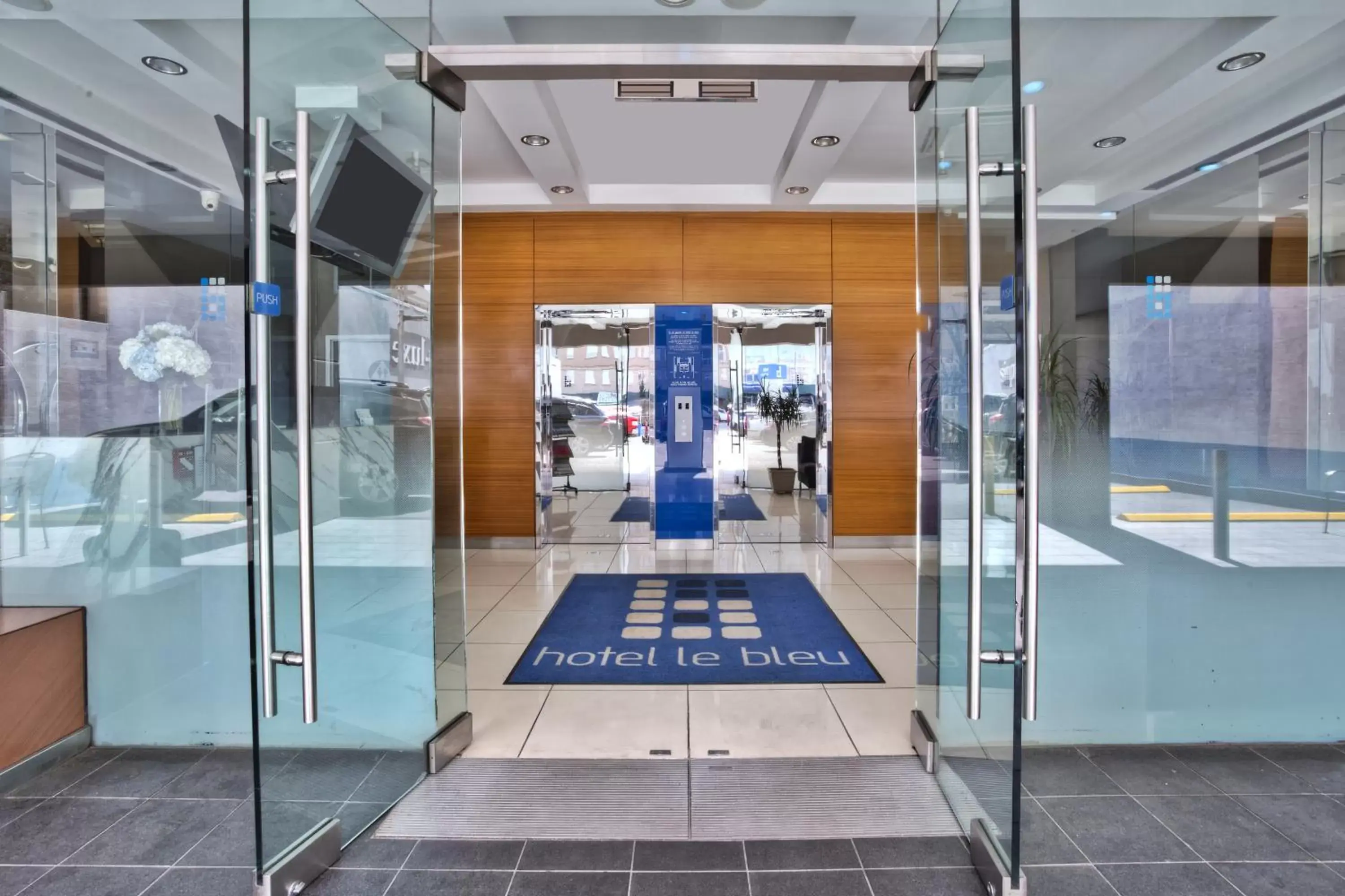 Facade/entrance in Hotel Le Bleu Facade/entrance in Hotel Le Bleu