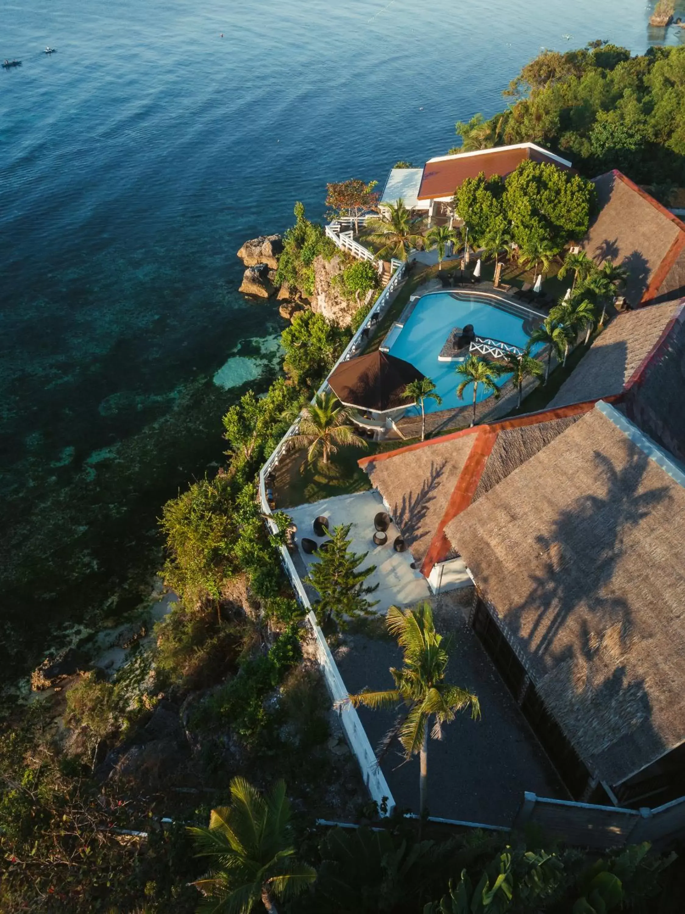 Bird's eye view, Bird's-eye View in Cliffside Resort