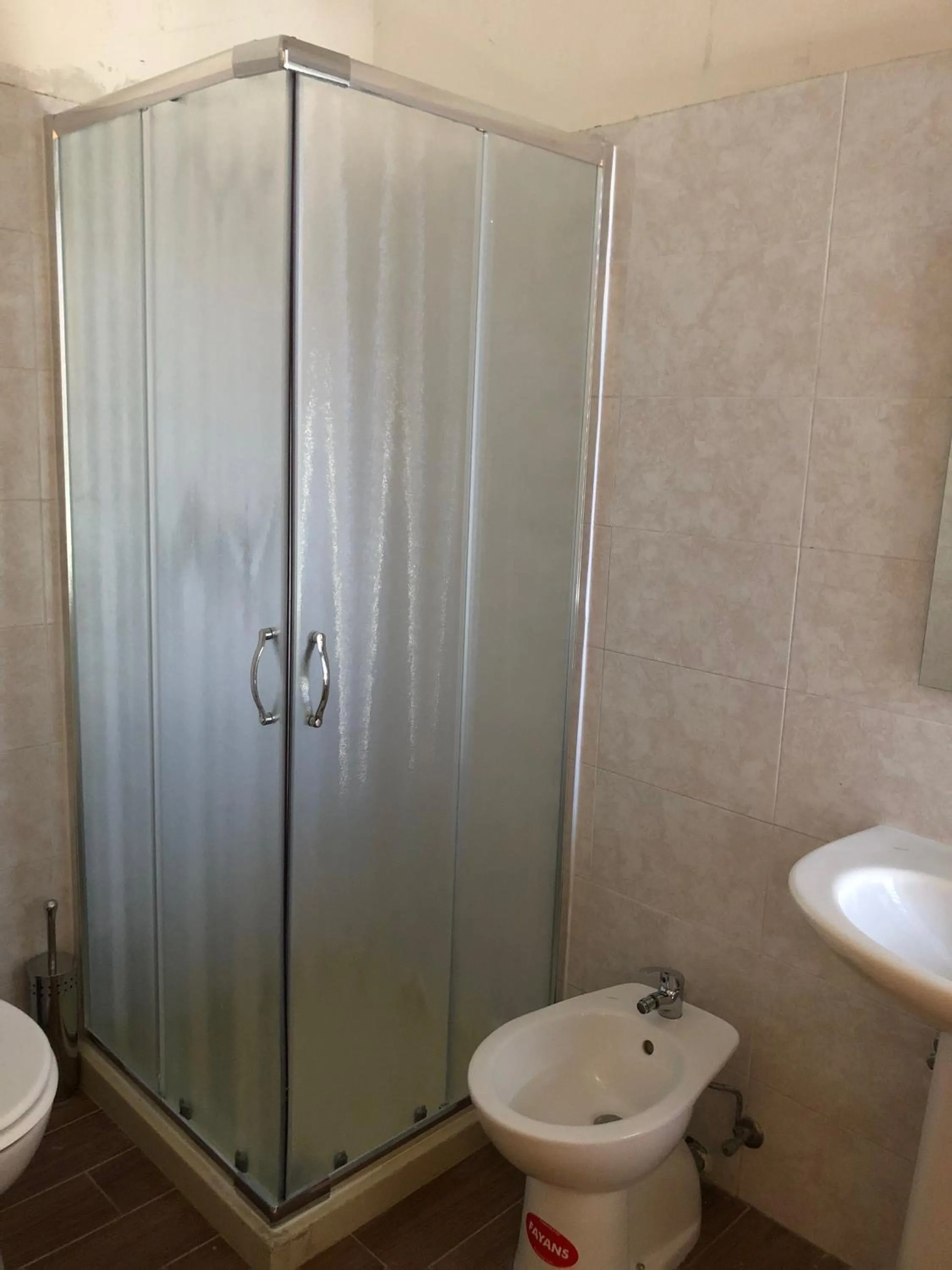 Shower in Albergo Corvetto Corso Lodi