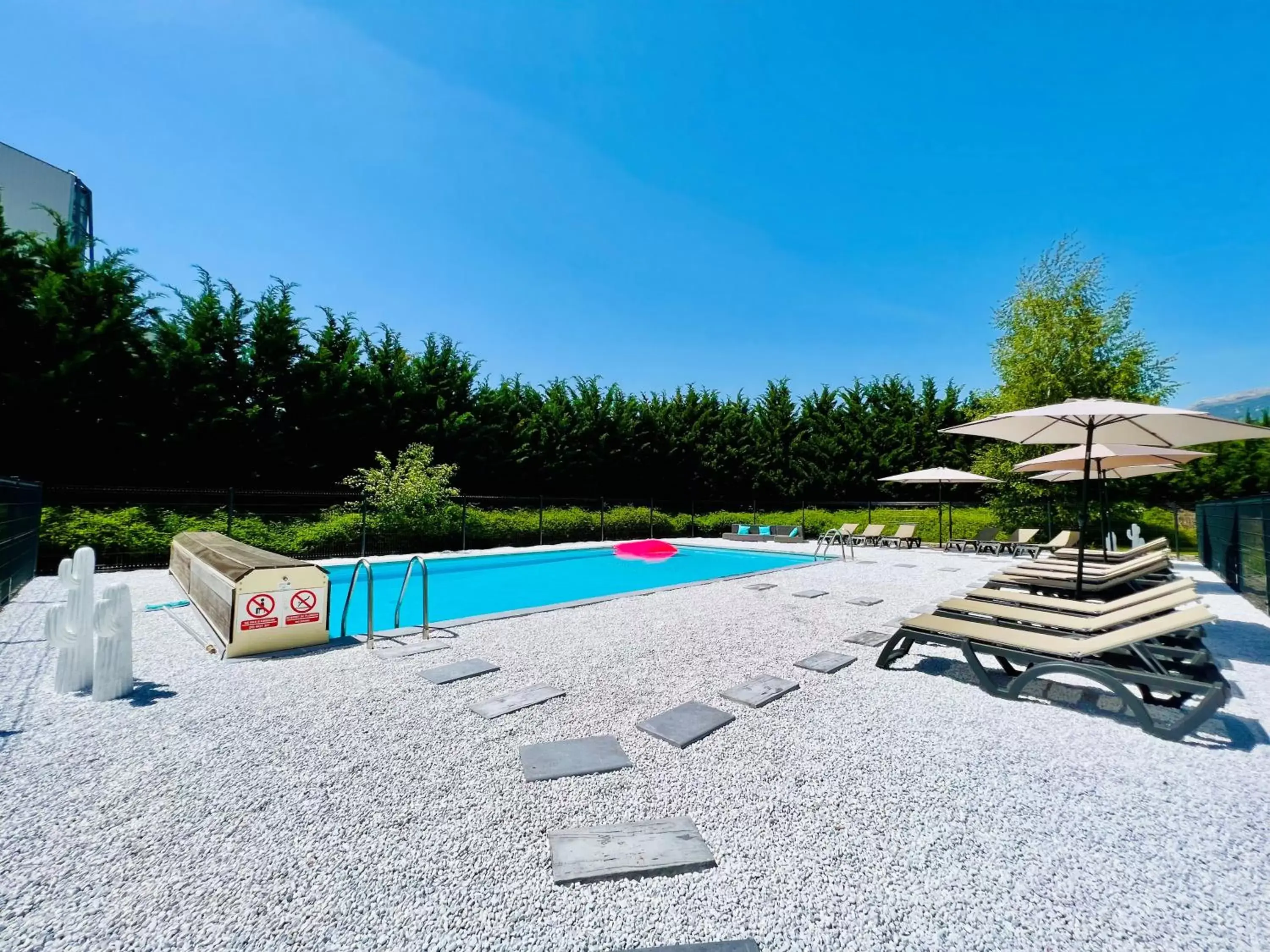 Swimming Pool in The Originals Boutique, Hôtel Le Cap, Gap Sud