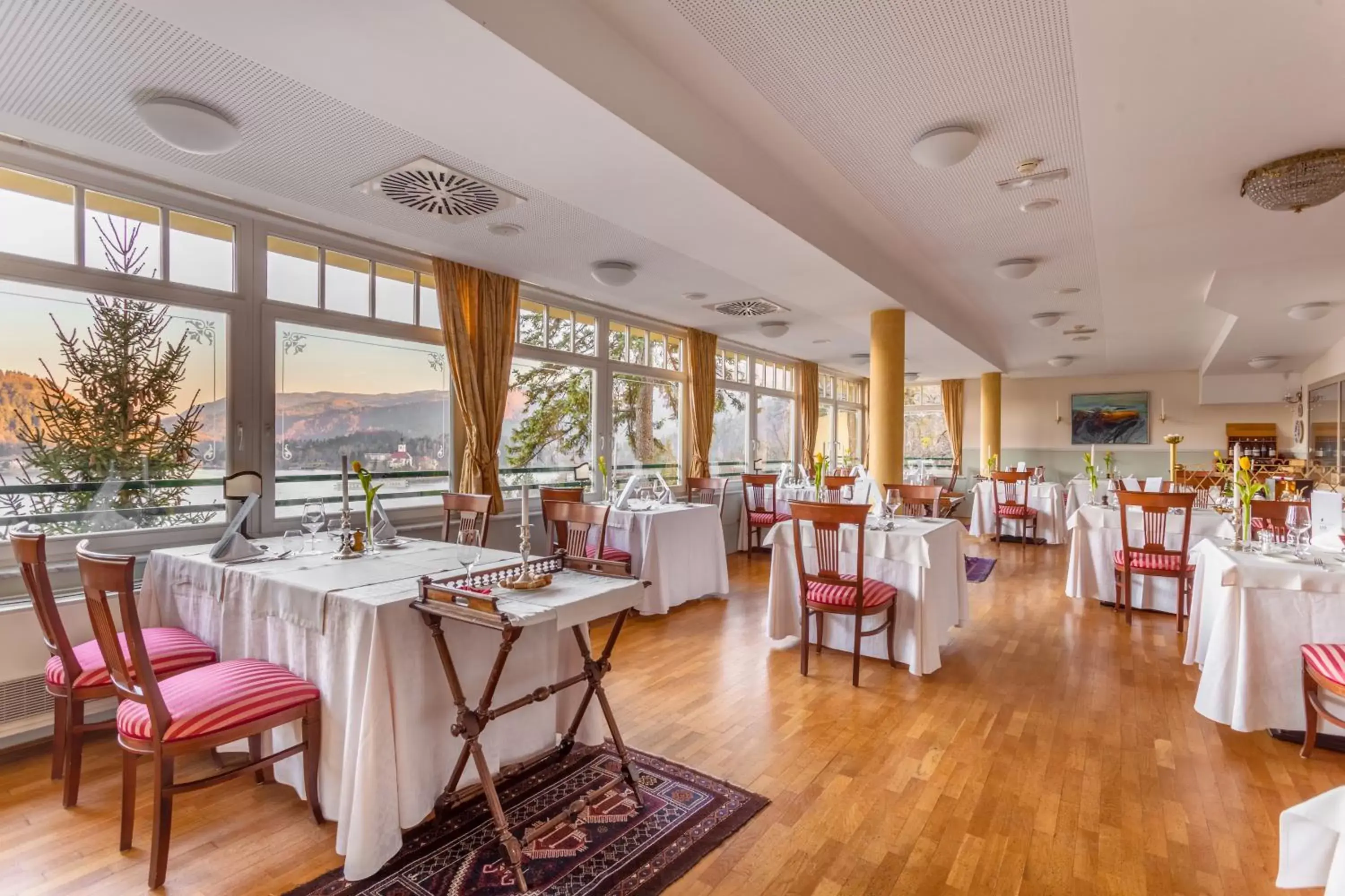 Restaurant/Places to Eat in Hotel Triglav