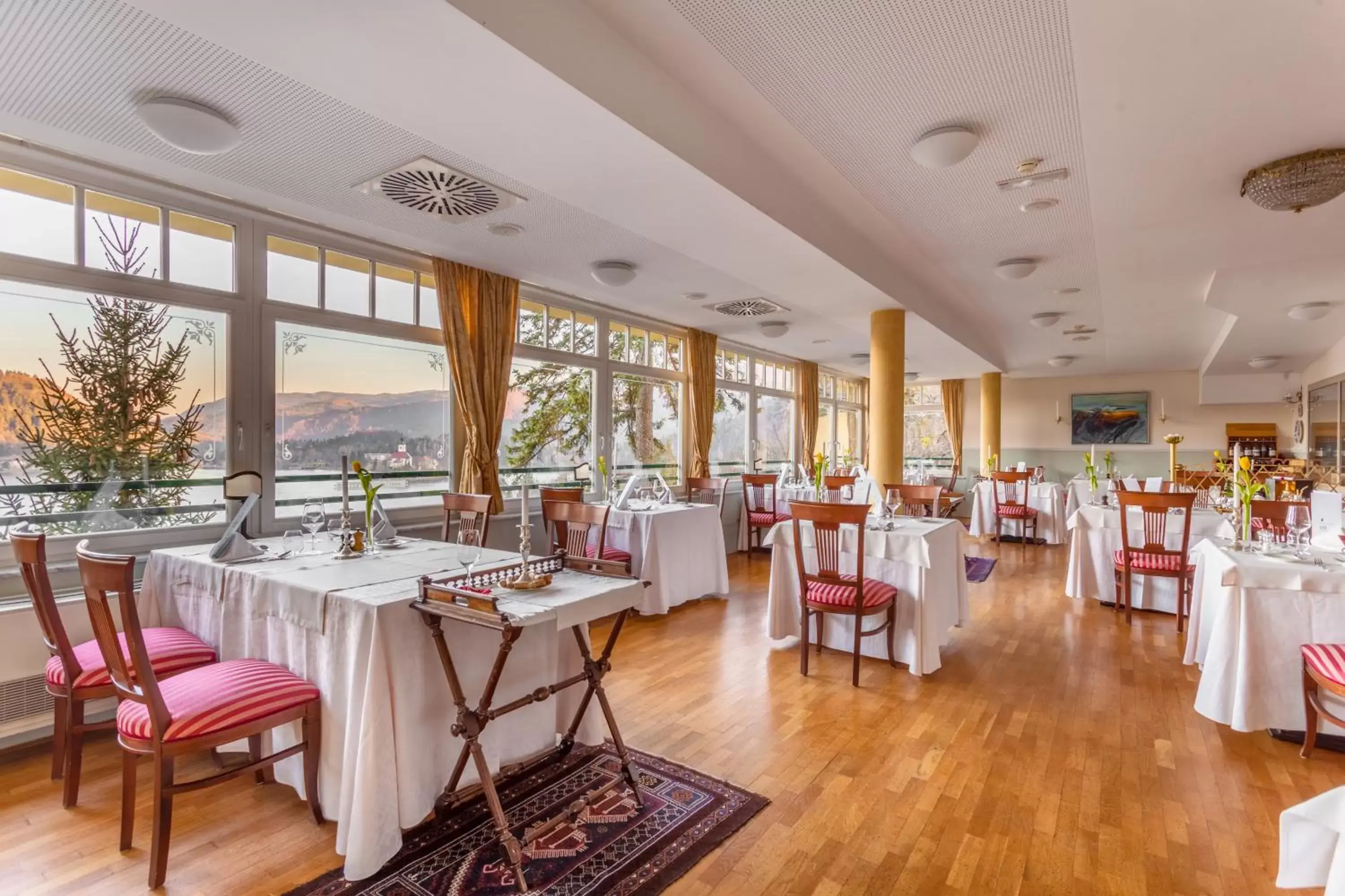 Restaurant/places to eat in Hotel Triglav Restaurant/places to eat in Hotel Triglav