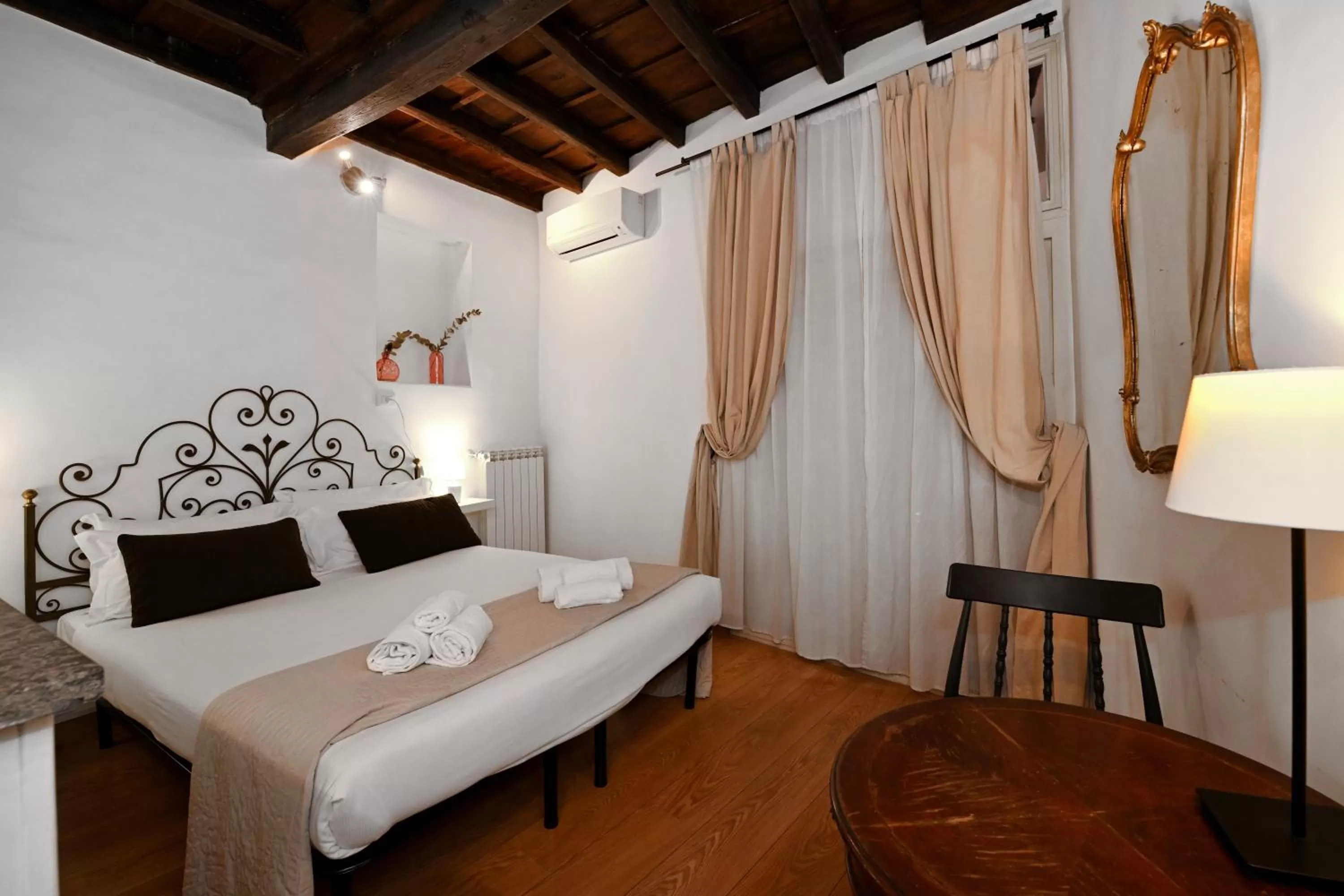 Bed in Residenze Romanae - Sangallo Rooms