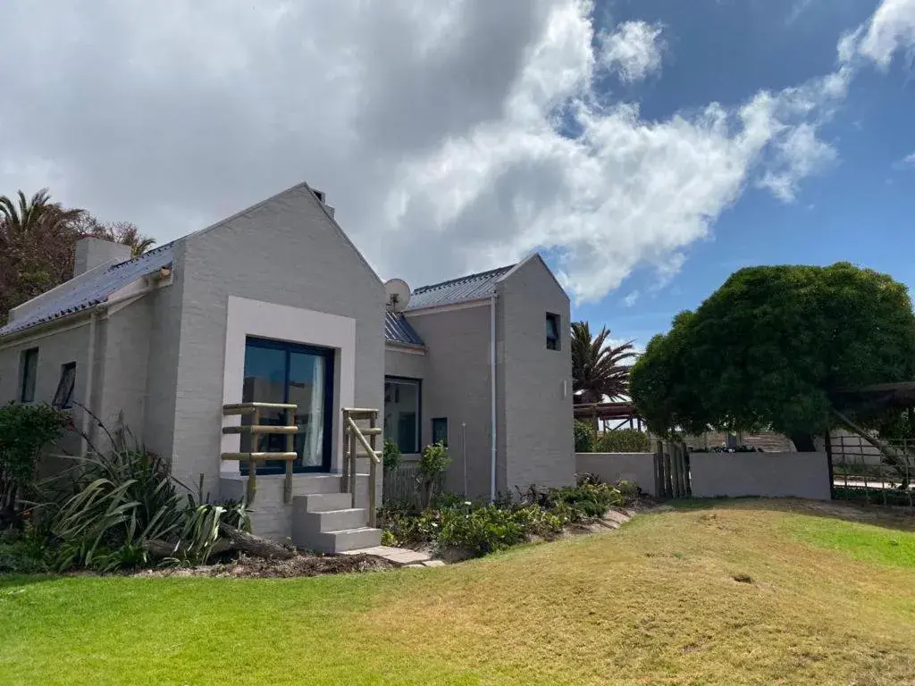 Property Building in Blue Bay Lodge