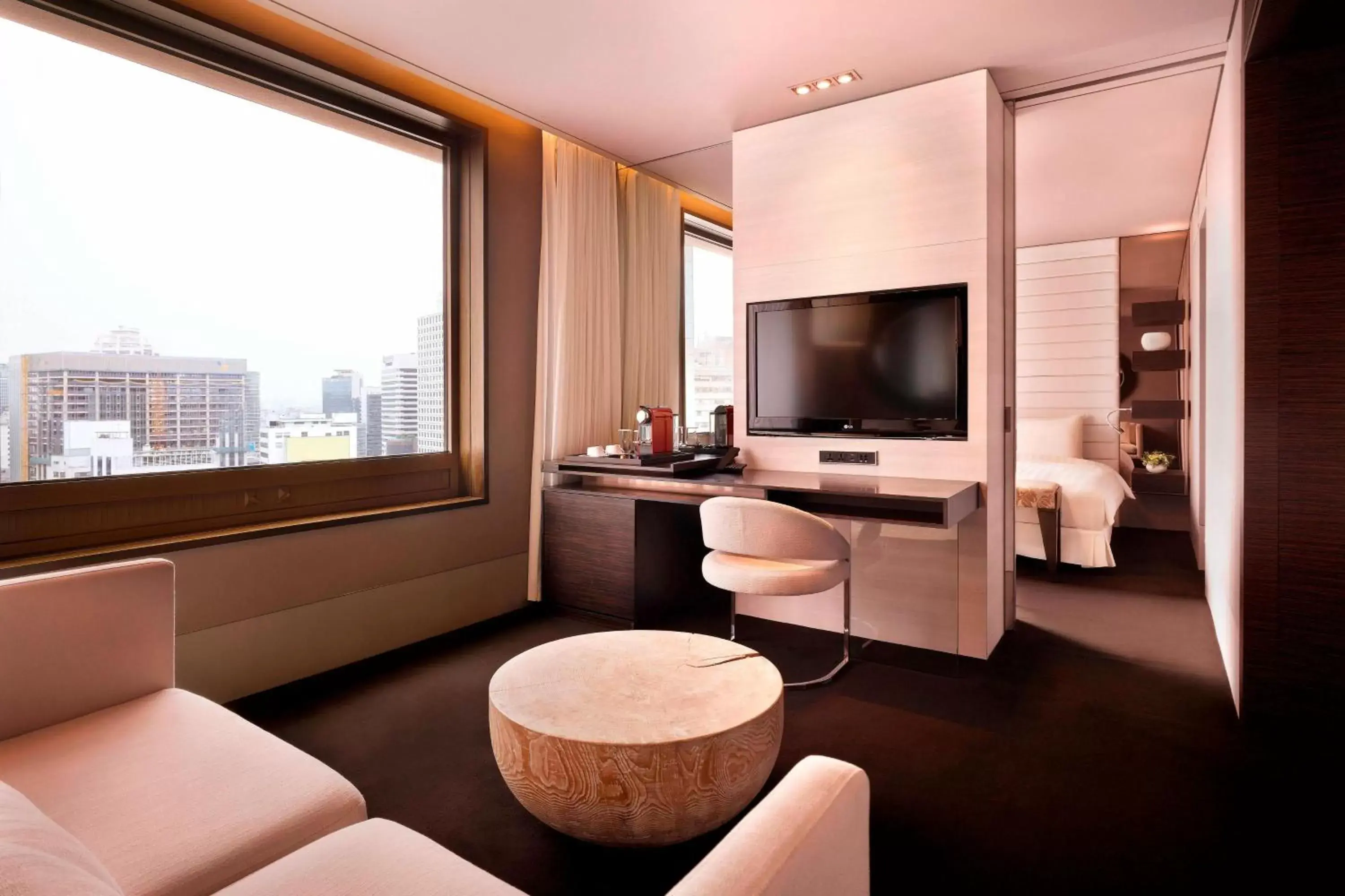 Living room, TV/Entertainment Center in THE PLAZA Seoul, Autograph Collection