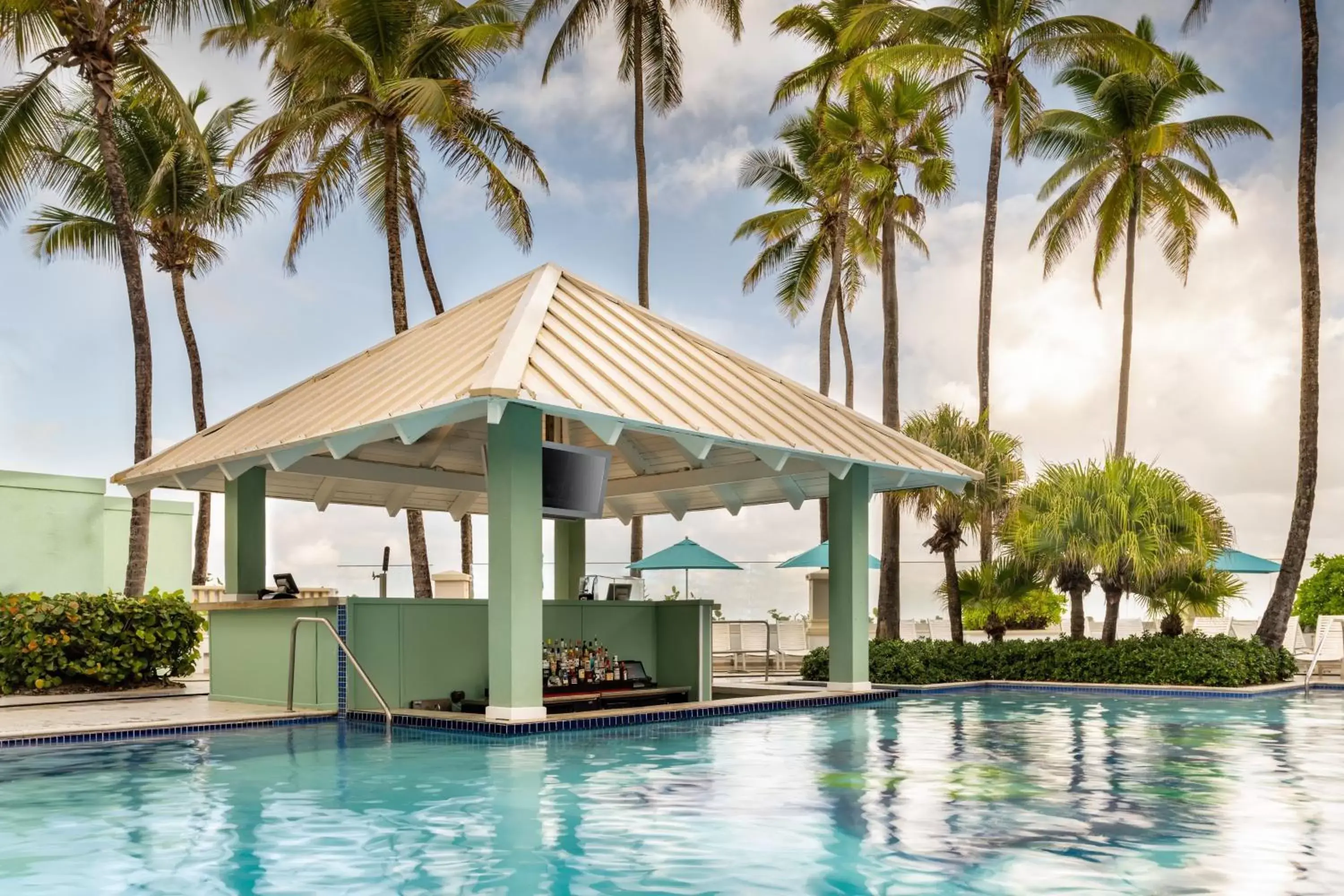 Swimming Pool in San Juan Marriott Resort and Stellaris Casino