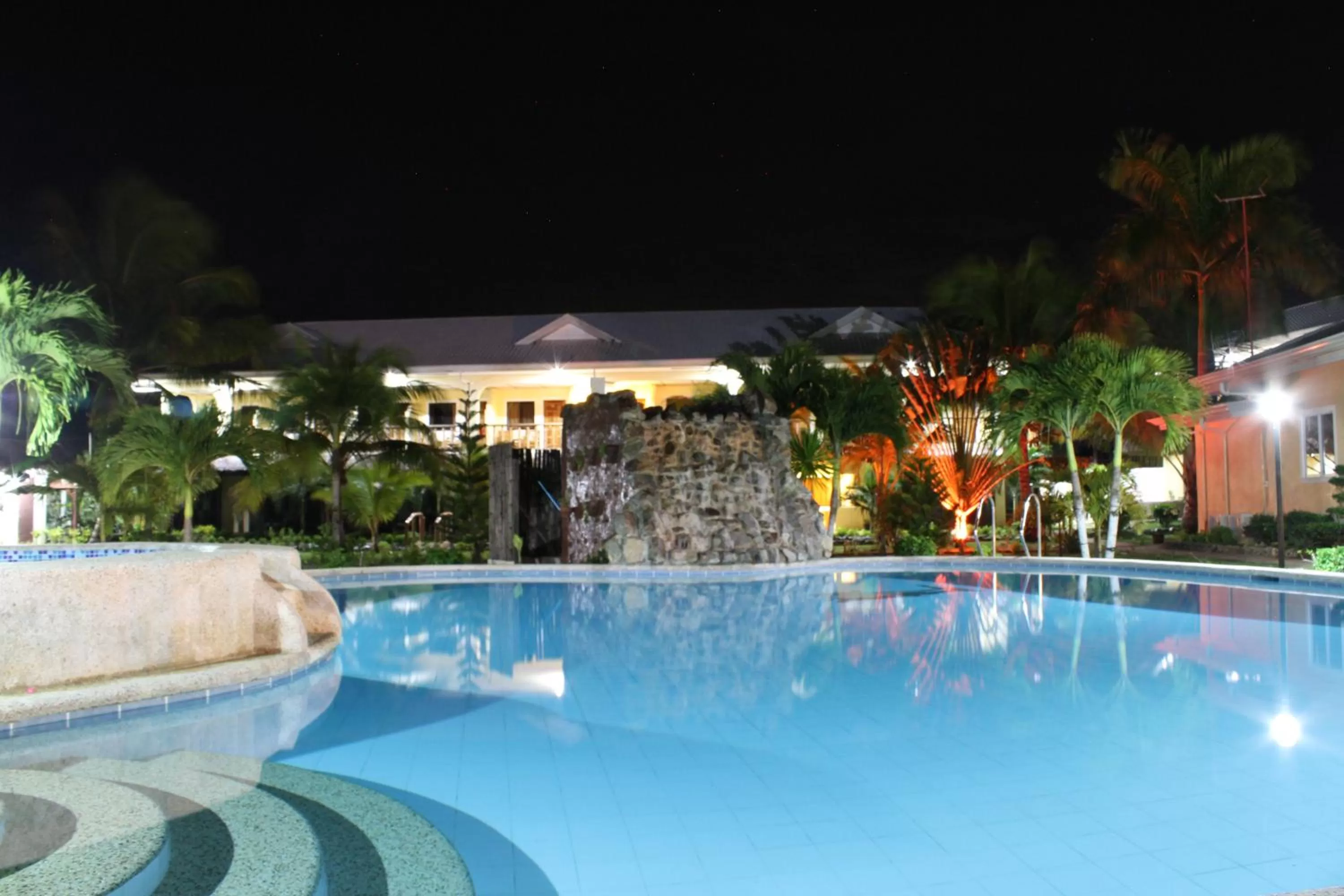 Swimming pool in Bohol Sunside Resort