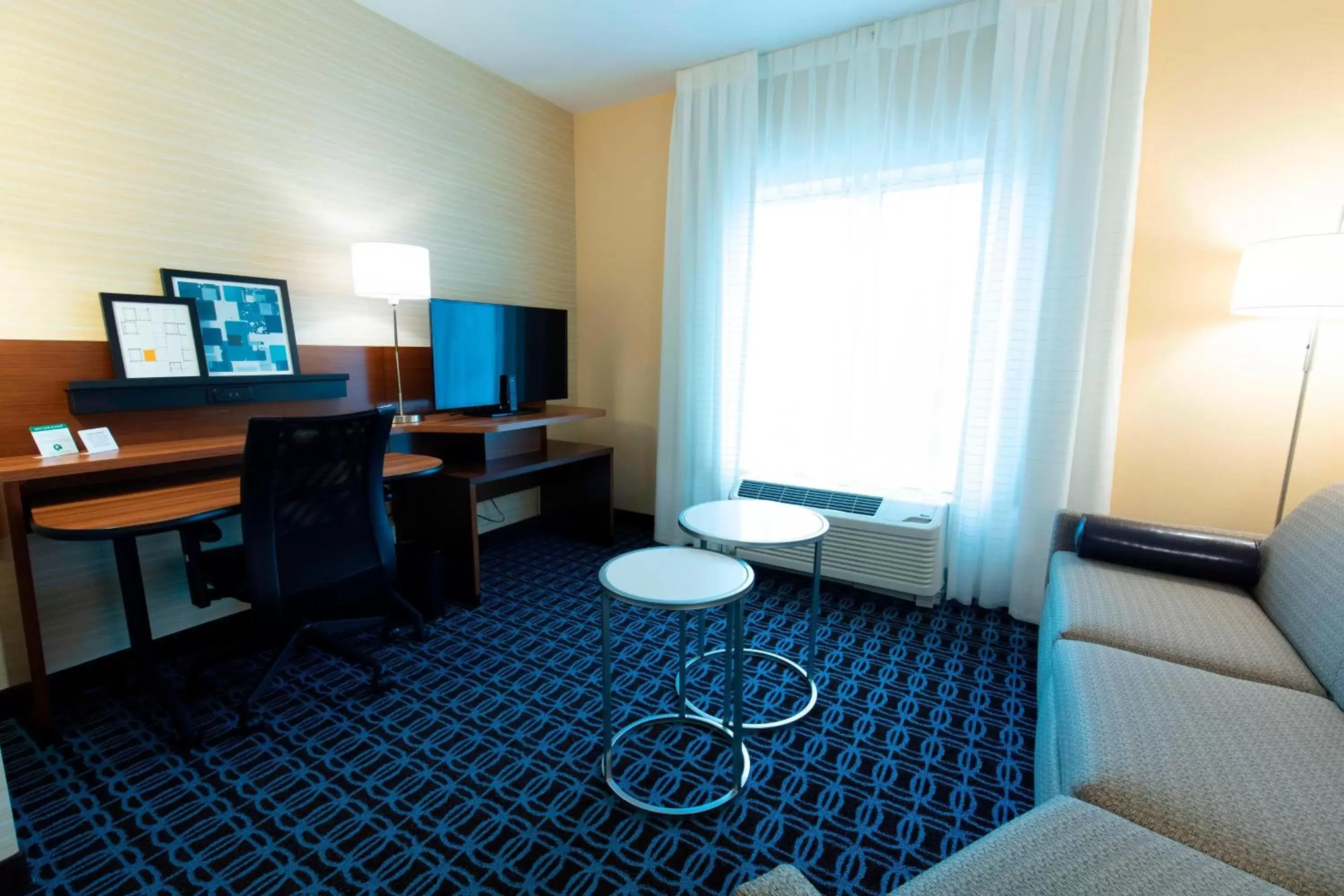 Photo of the whole room, TV/Entertainment Center in Fairfield Inn & Suites by Marriott Atlanta Woodstock