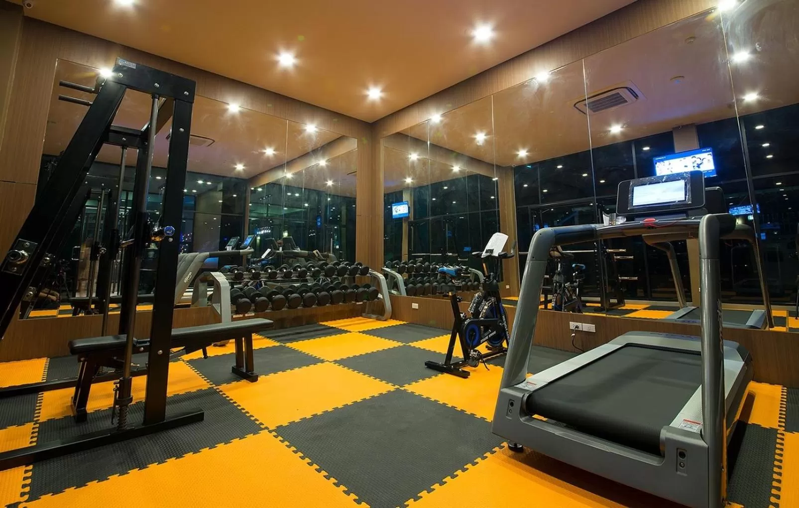 Fitness centre/facilities in V20 Boutique Jacuzzi Hotel