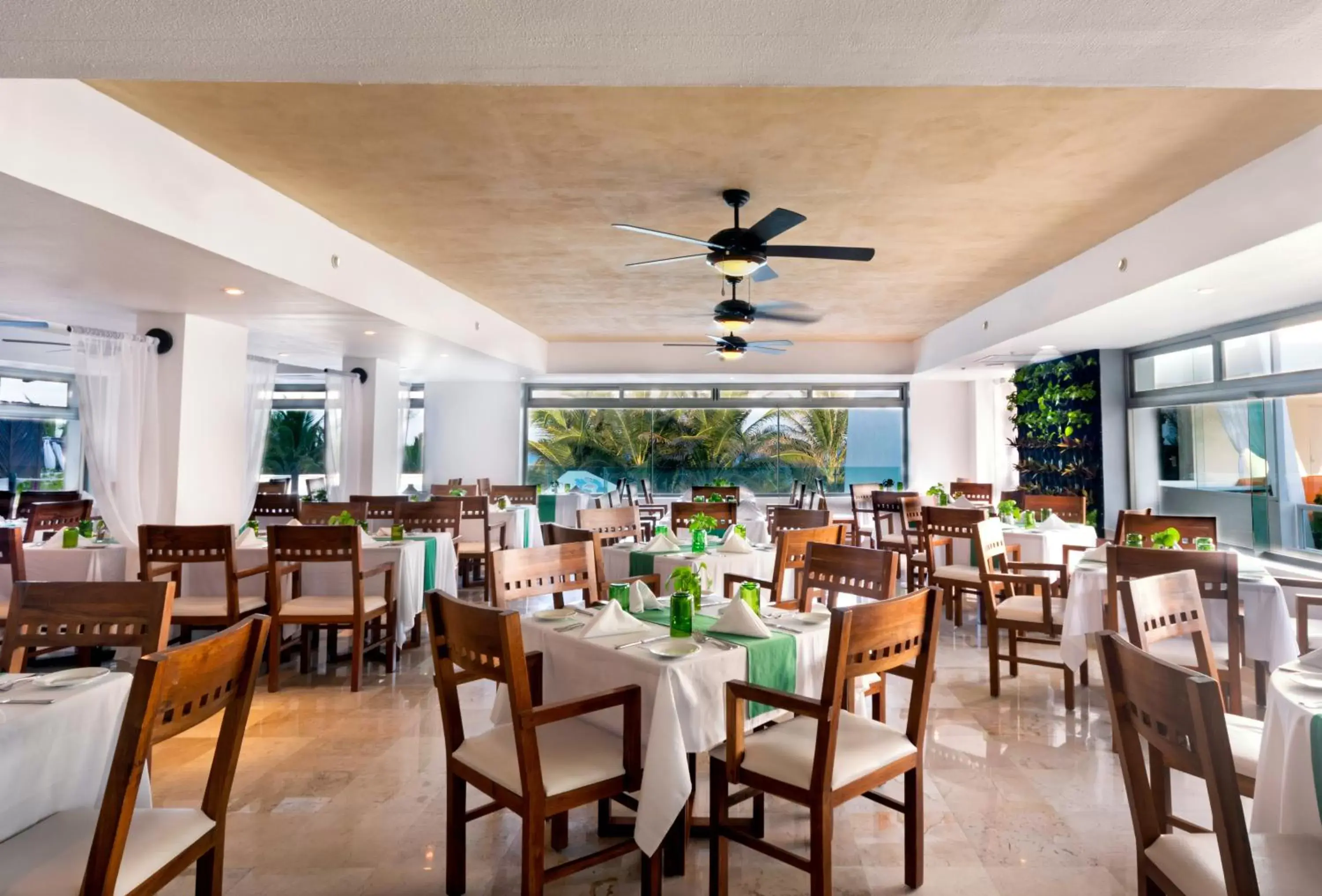 Restaurant/Places to Eat in Flamingo Cancun Resort