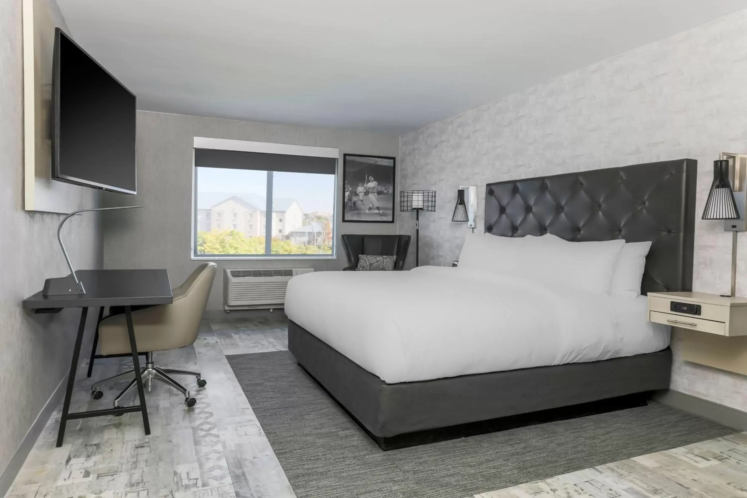 Photo of the whole room, Bed in Four Points by Sheraton Amarillo Central Photo of the whole room, Bed in Four Points by Sheraton Amarillo Central