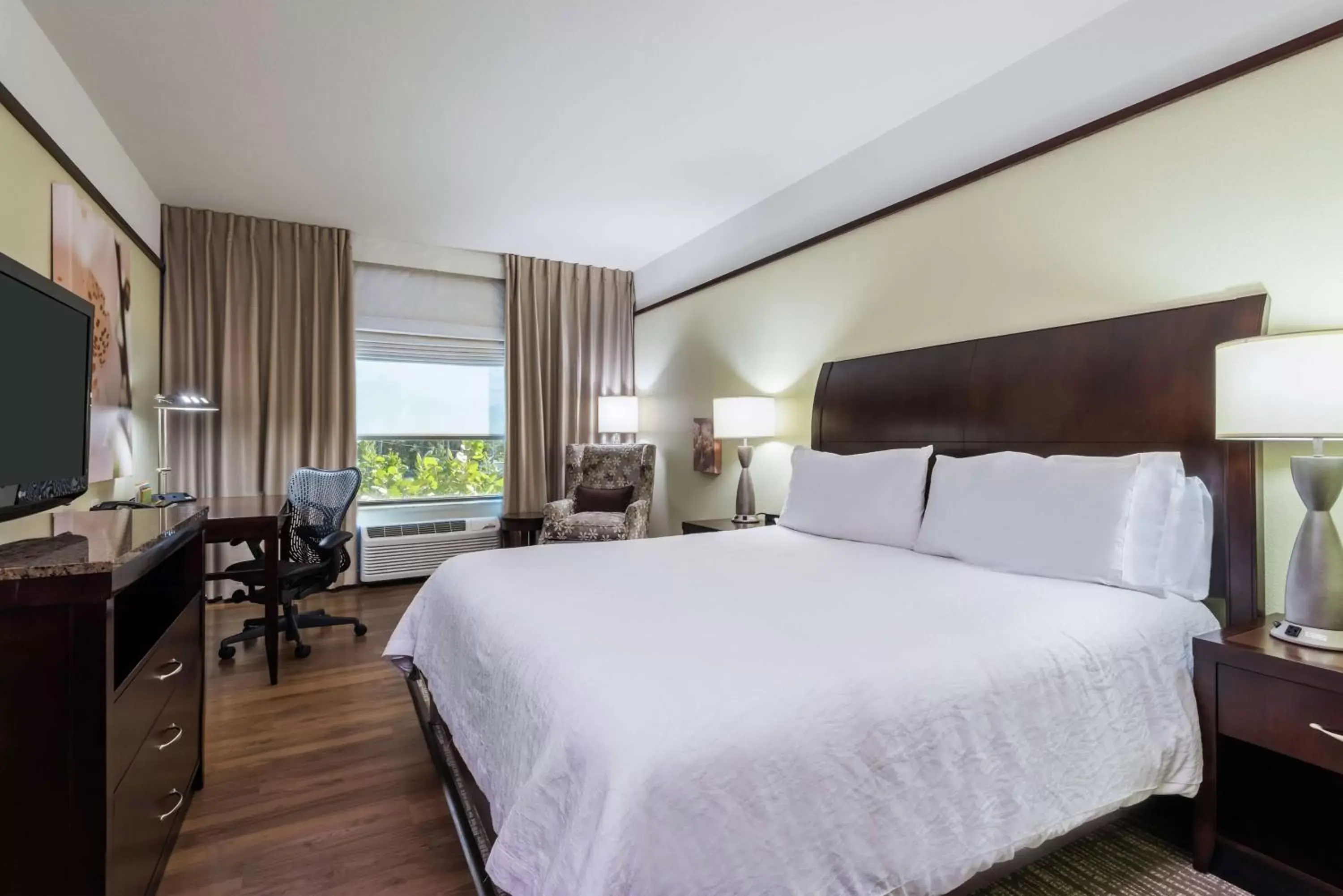 Bedroom, Bed in Hilton Garden Inn West Palm Beach Airport