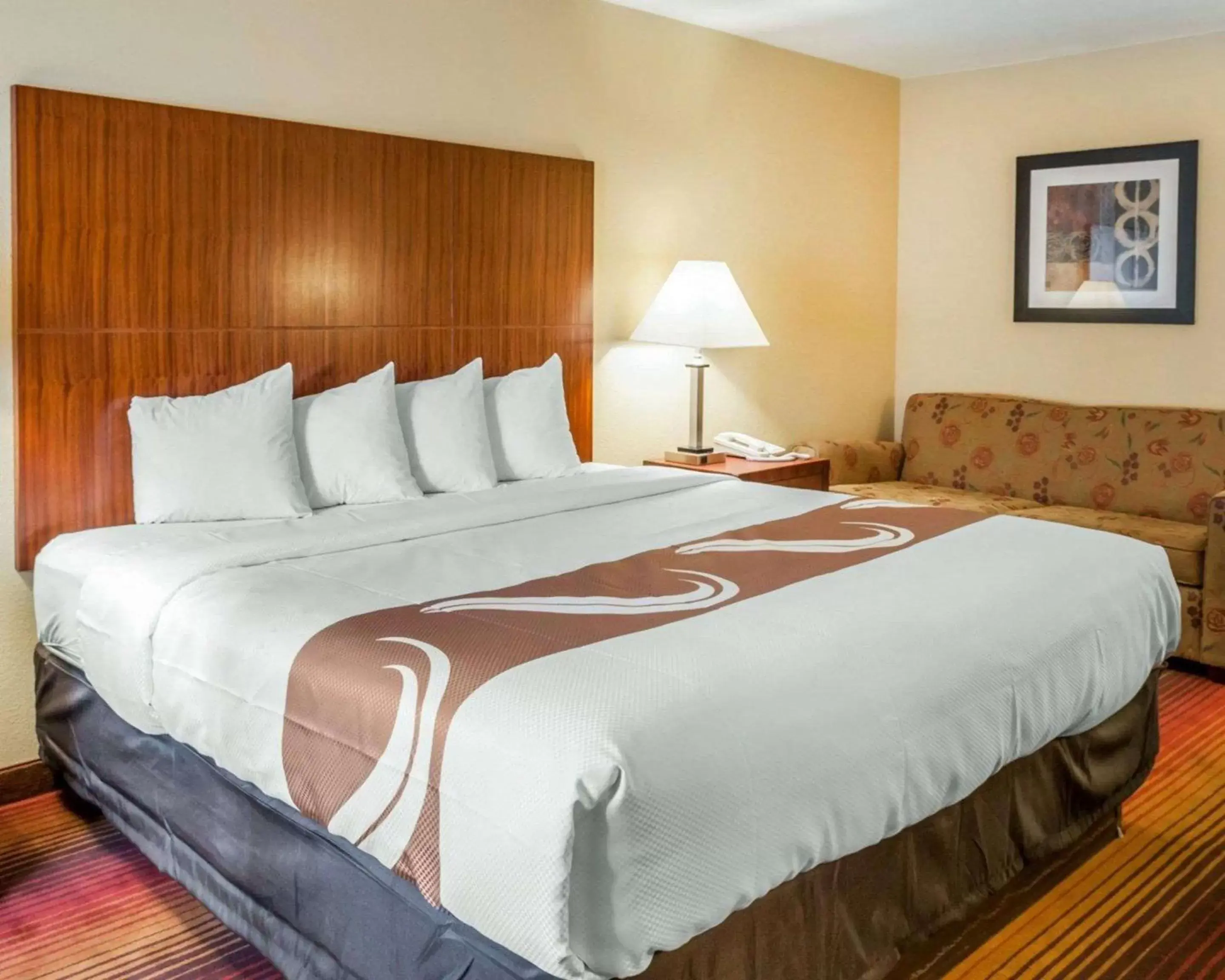 Photo of the whole room, Bed in Quality Inn & Suites Albuquerque West