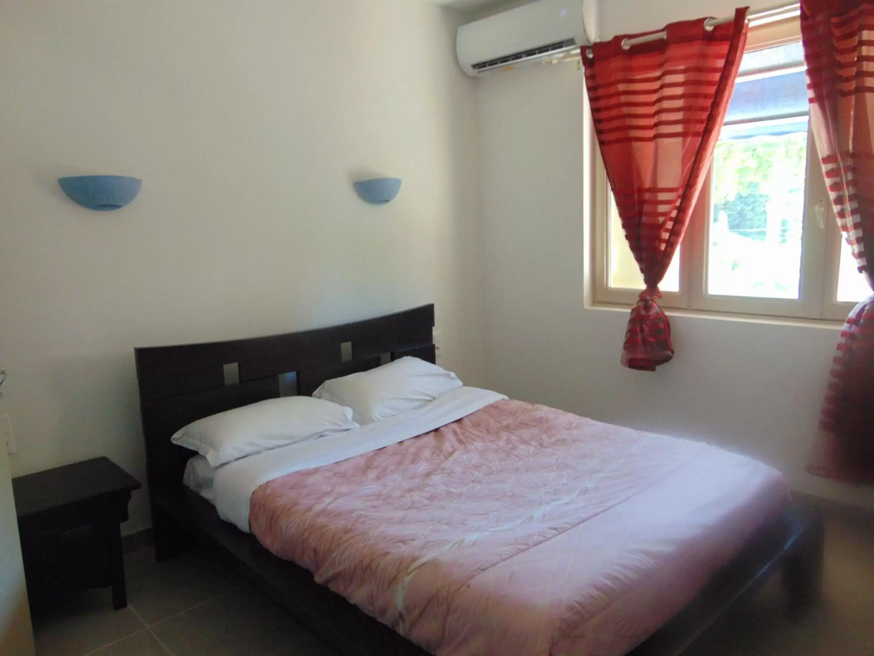 Bedroom, Bed in Le Relais de la RN7