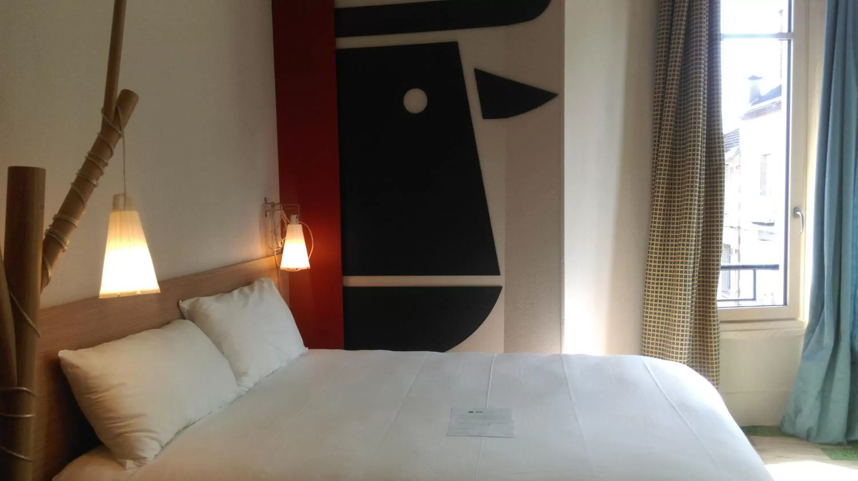 Day, Bed in ibis Styles Moulins Centre