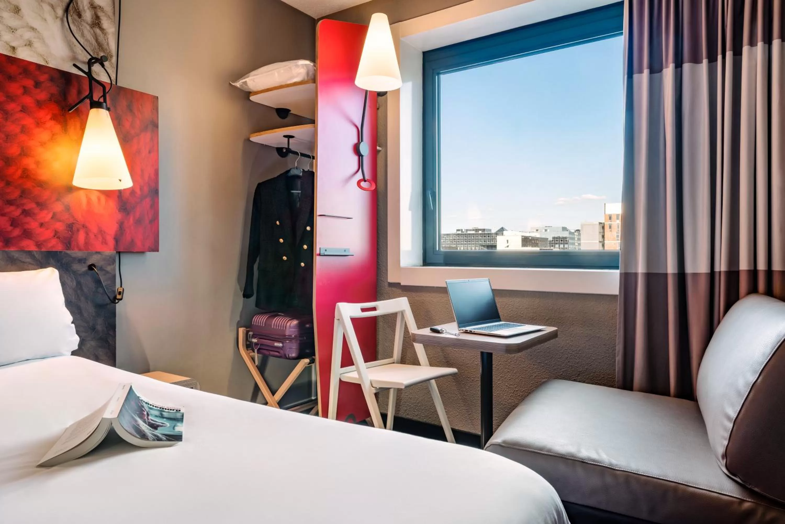 View (from property/room), Bed in Ibis Marne la Vallée Noisy