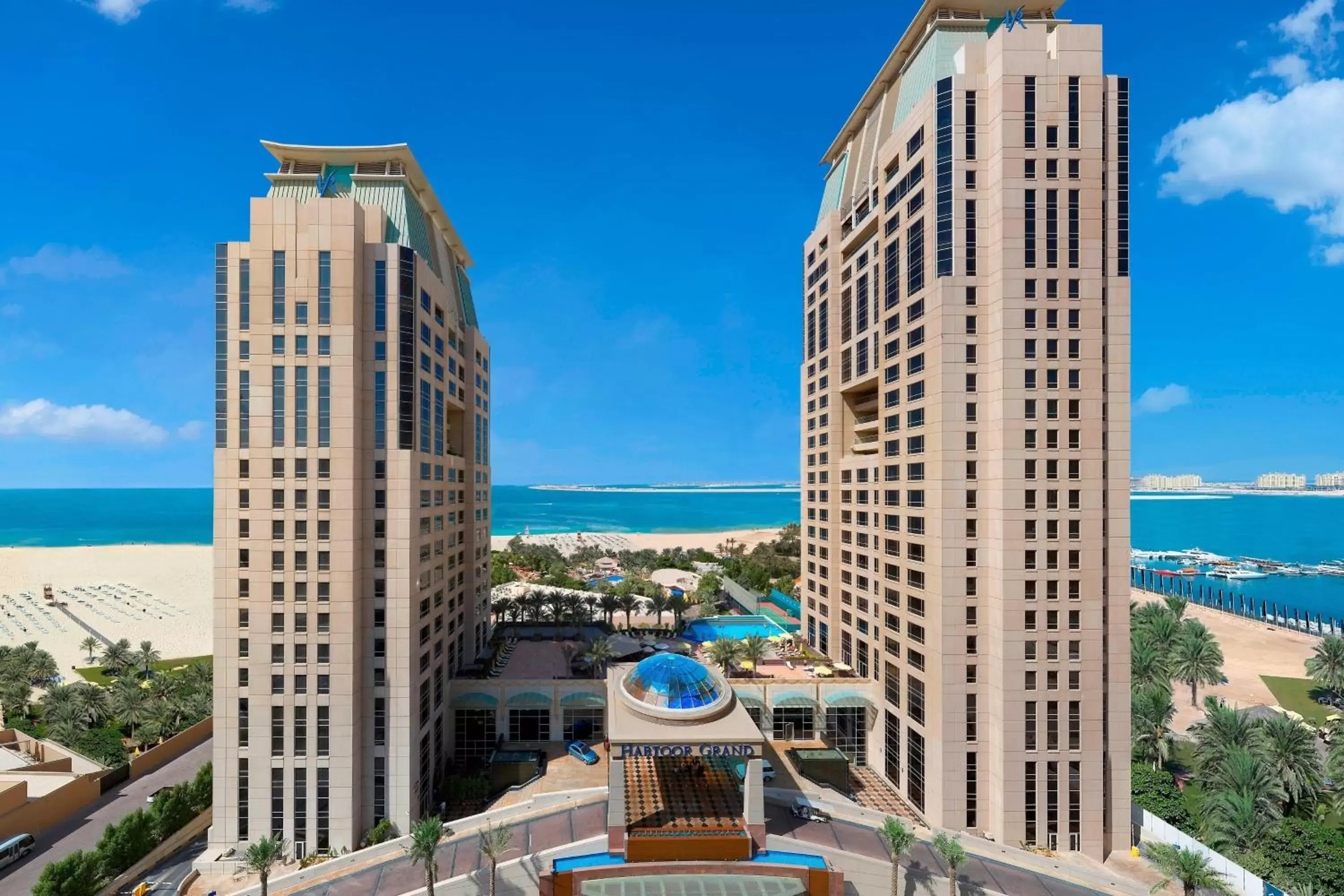 Property building in Habtoor Grand Resort, Autograph Collection