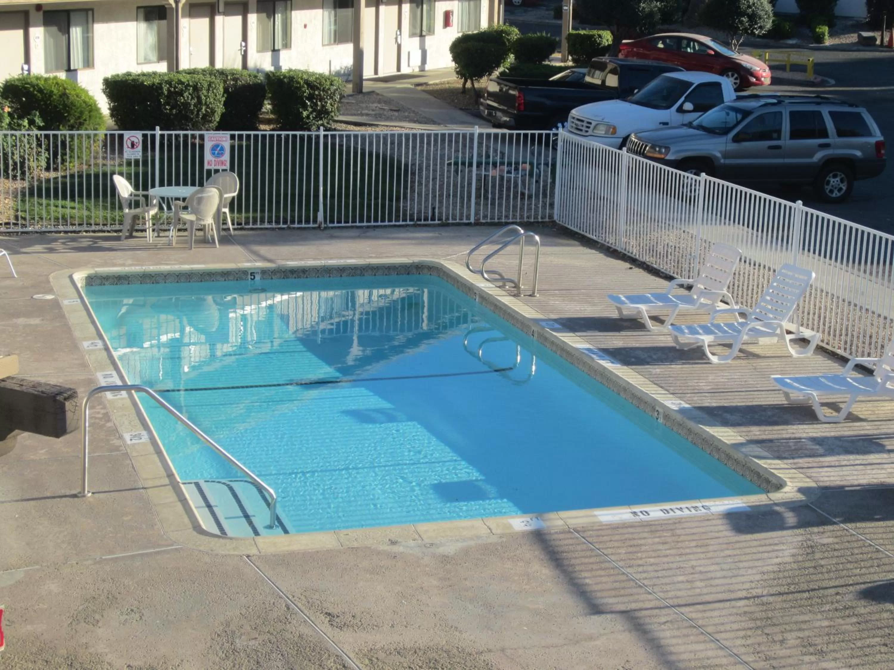 Swimming pool in Premier Inns Concord