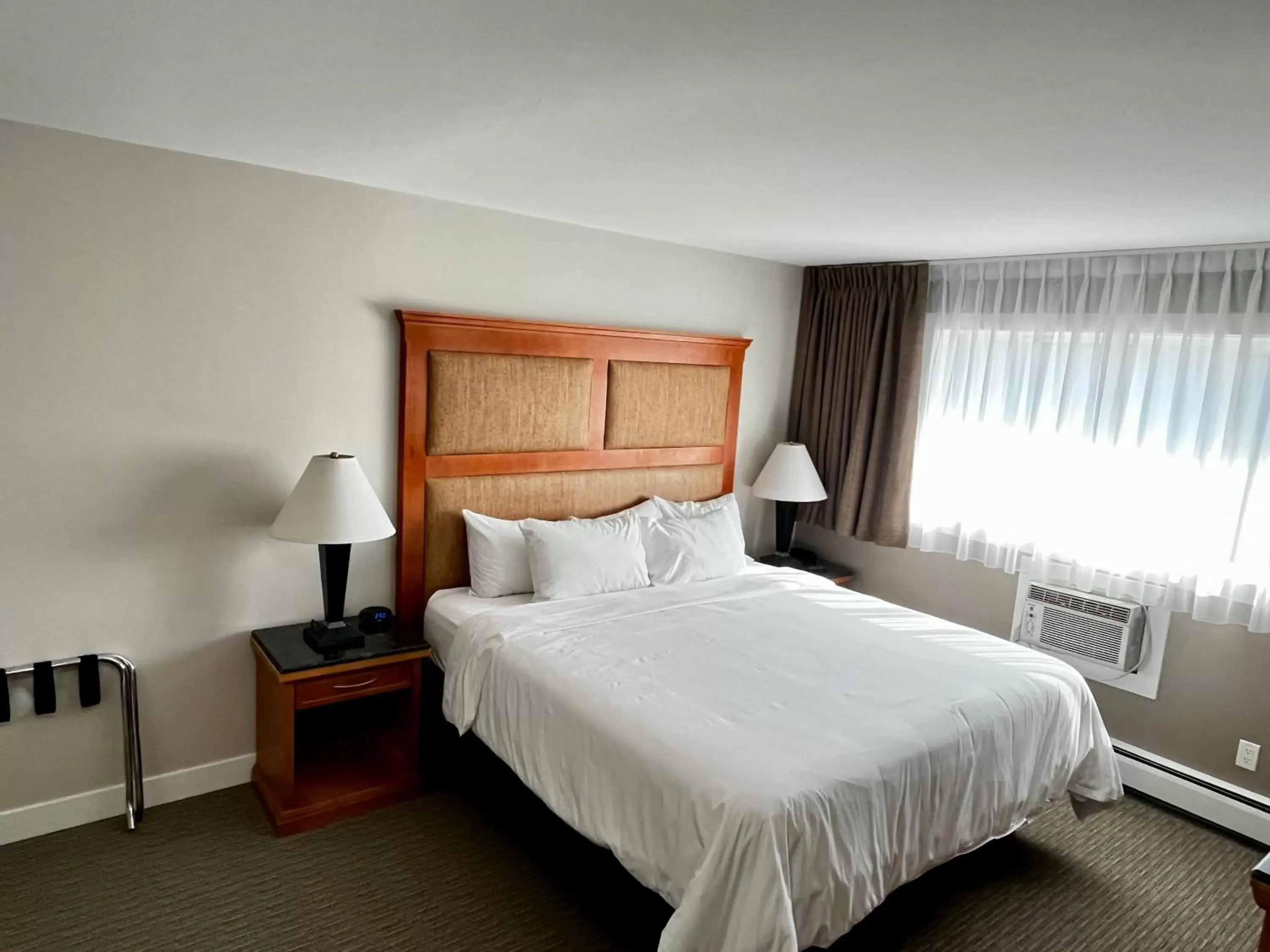 Bed in Anavada Inn & Suites - Prince George