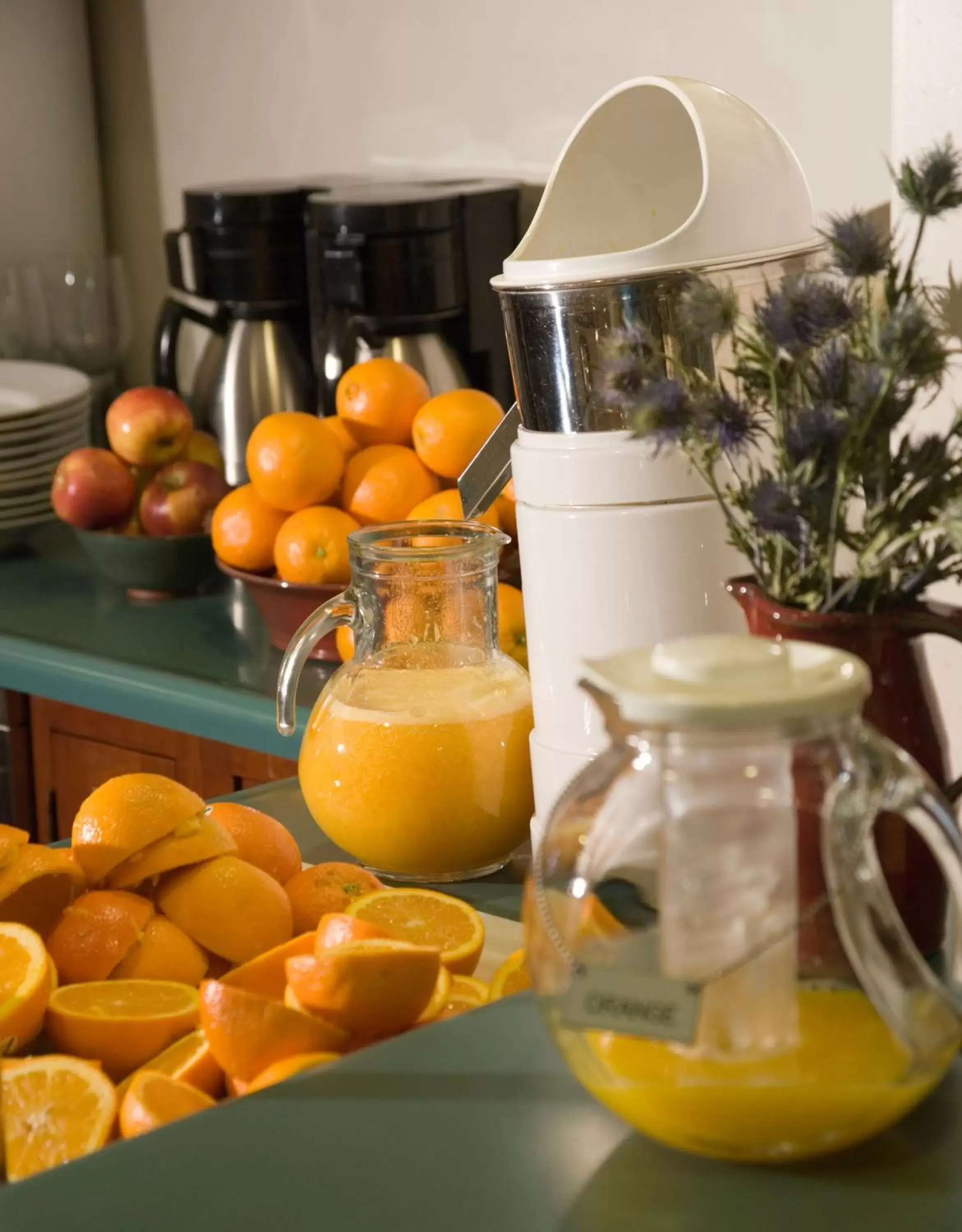 American breakfast in Lake Pointe Inn American breakfast in Lake Pointe Inn