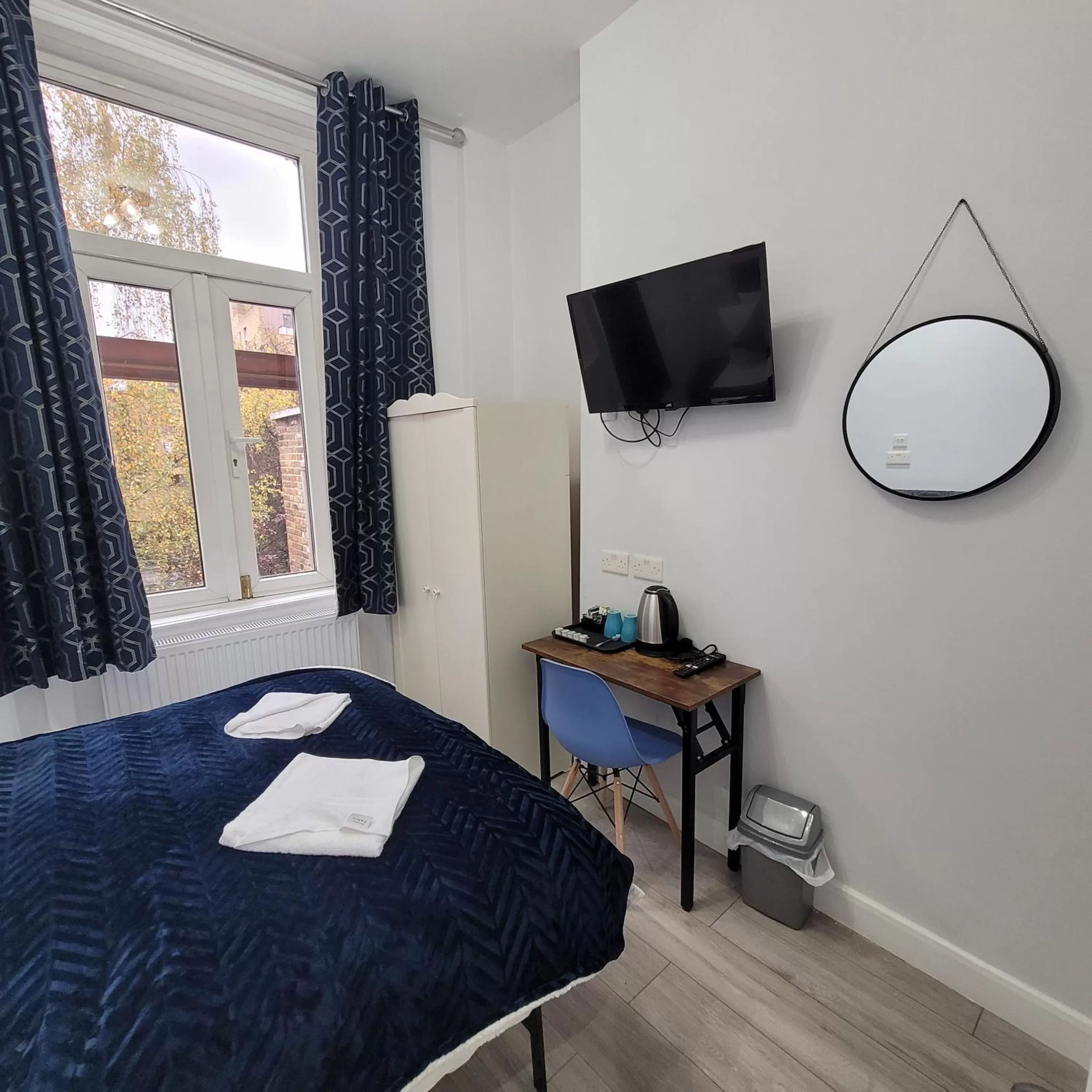 TV and multimedia, Bed in Argyle Square Hotel