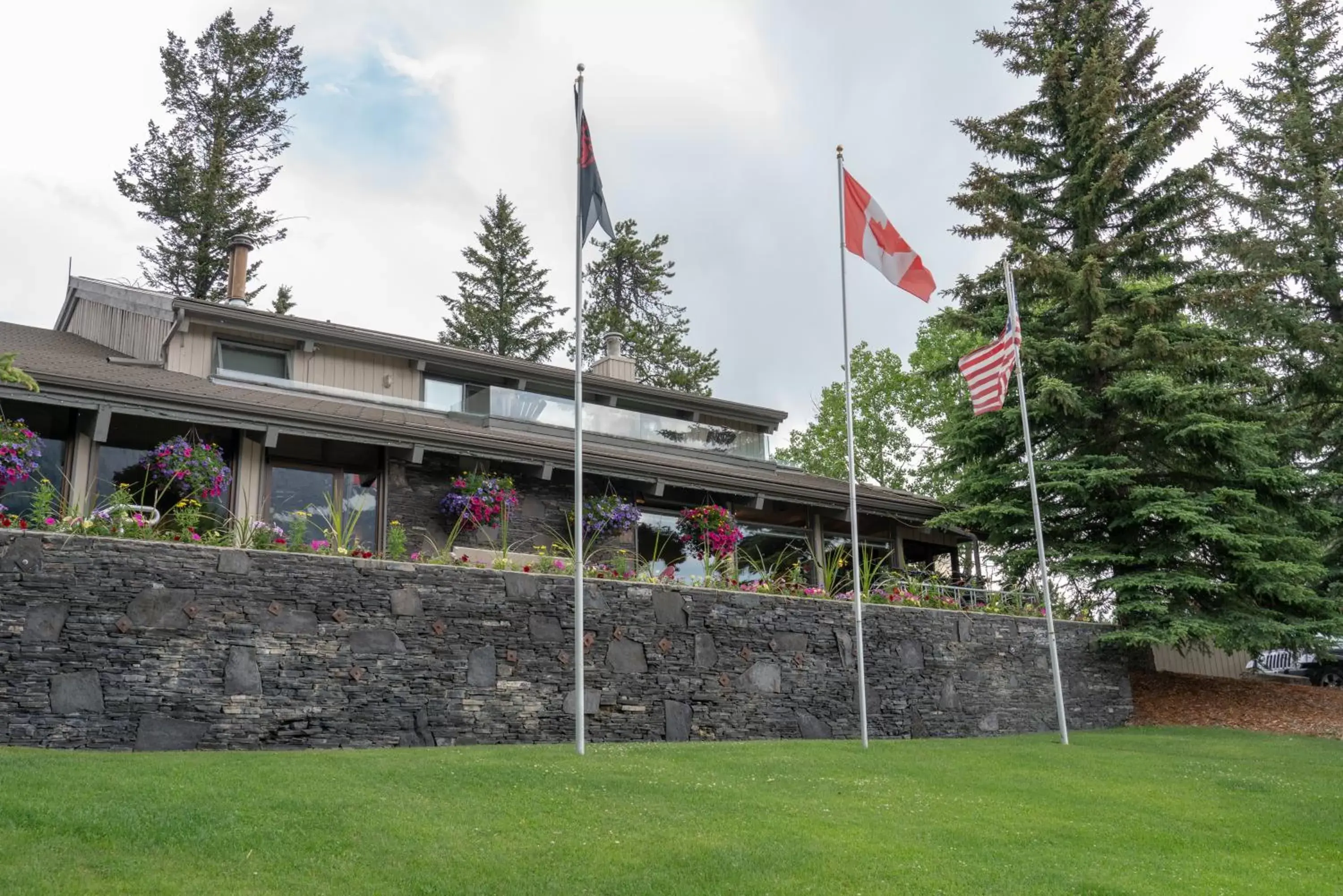 Facade/entrance, Property Building in Tunnel Mountain Resort