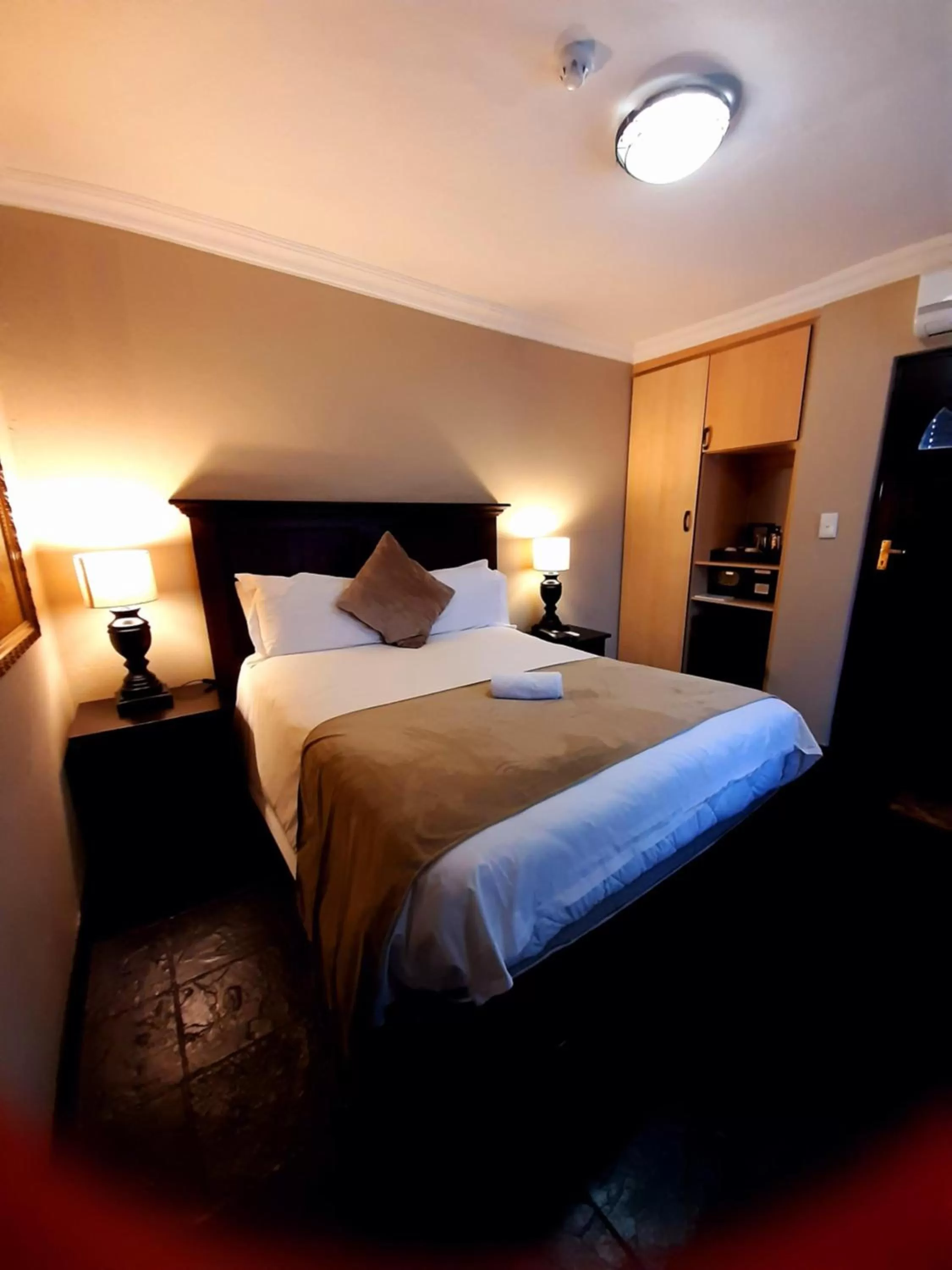 Photo of the whole room, Bed in Eco Park Lodge