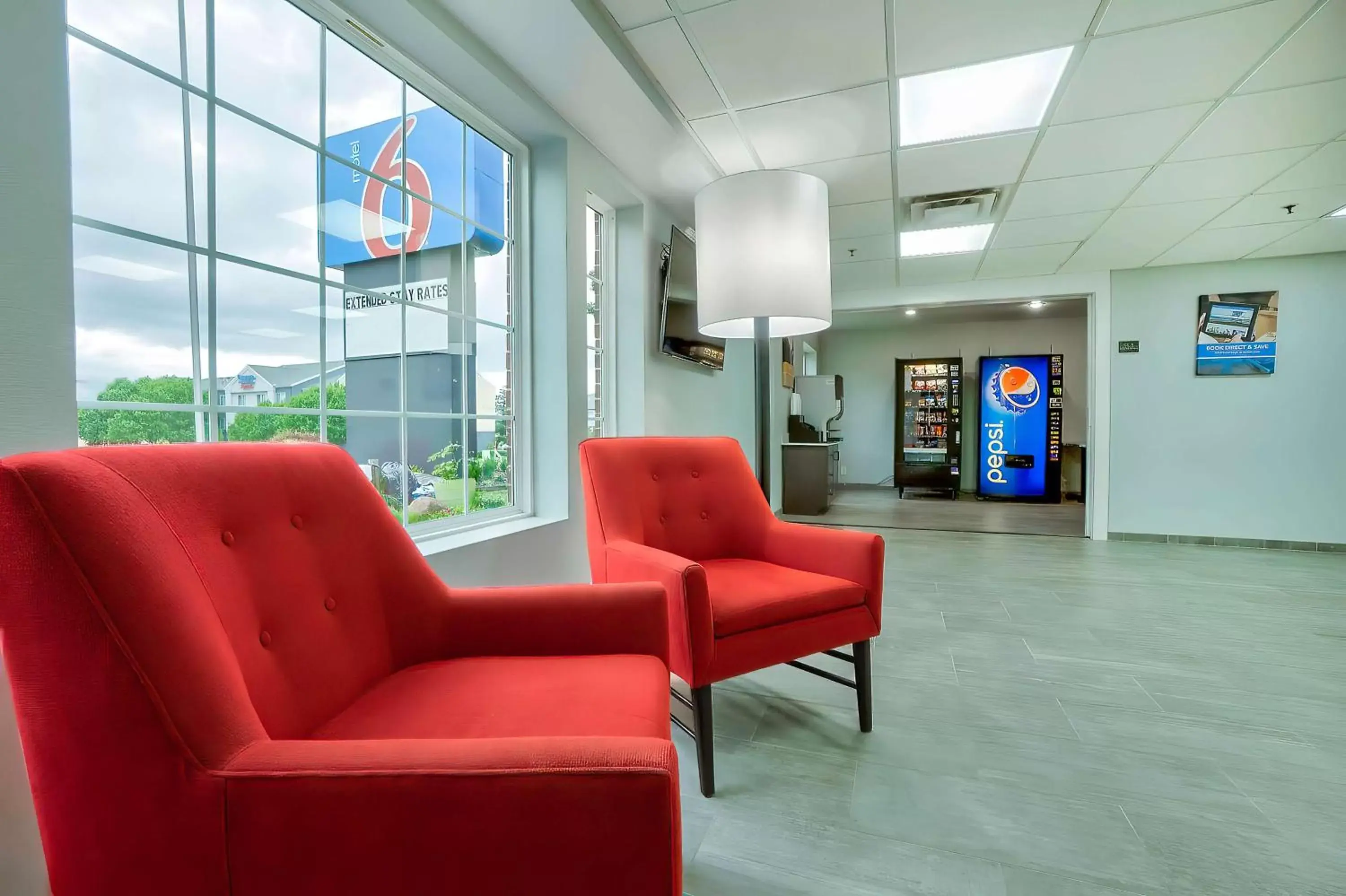 Lobby or reception, Seating Area in Motel 6 Tulsa, Ok - Central